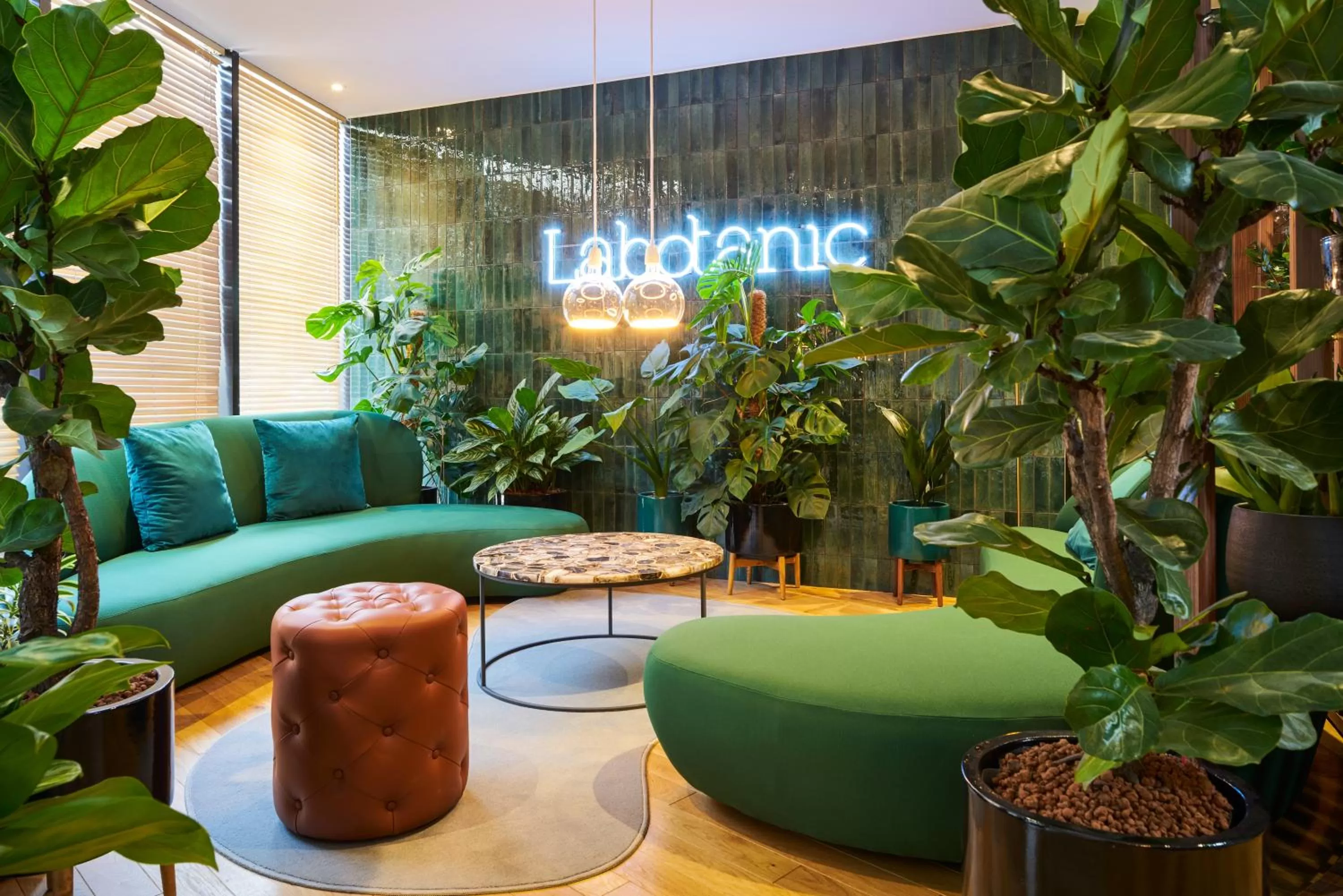 Lounge or bar in Mercure Paris Montparnasse Pasteur