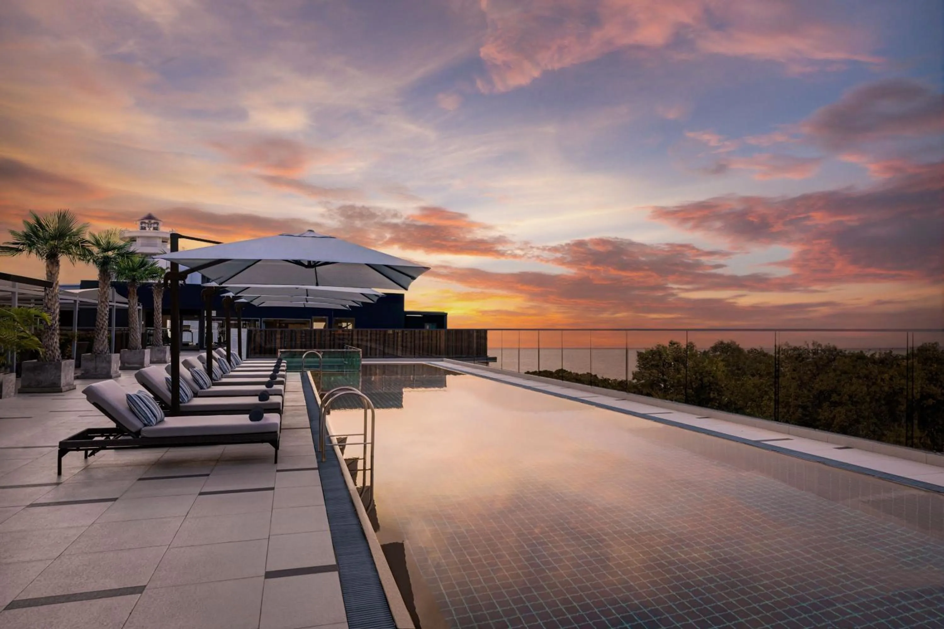 Swimming pool in Courtyard by Marriott North Pattaya