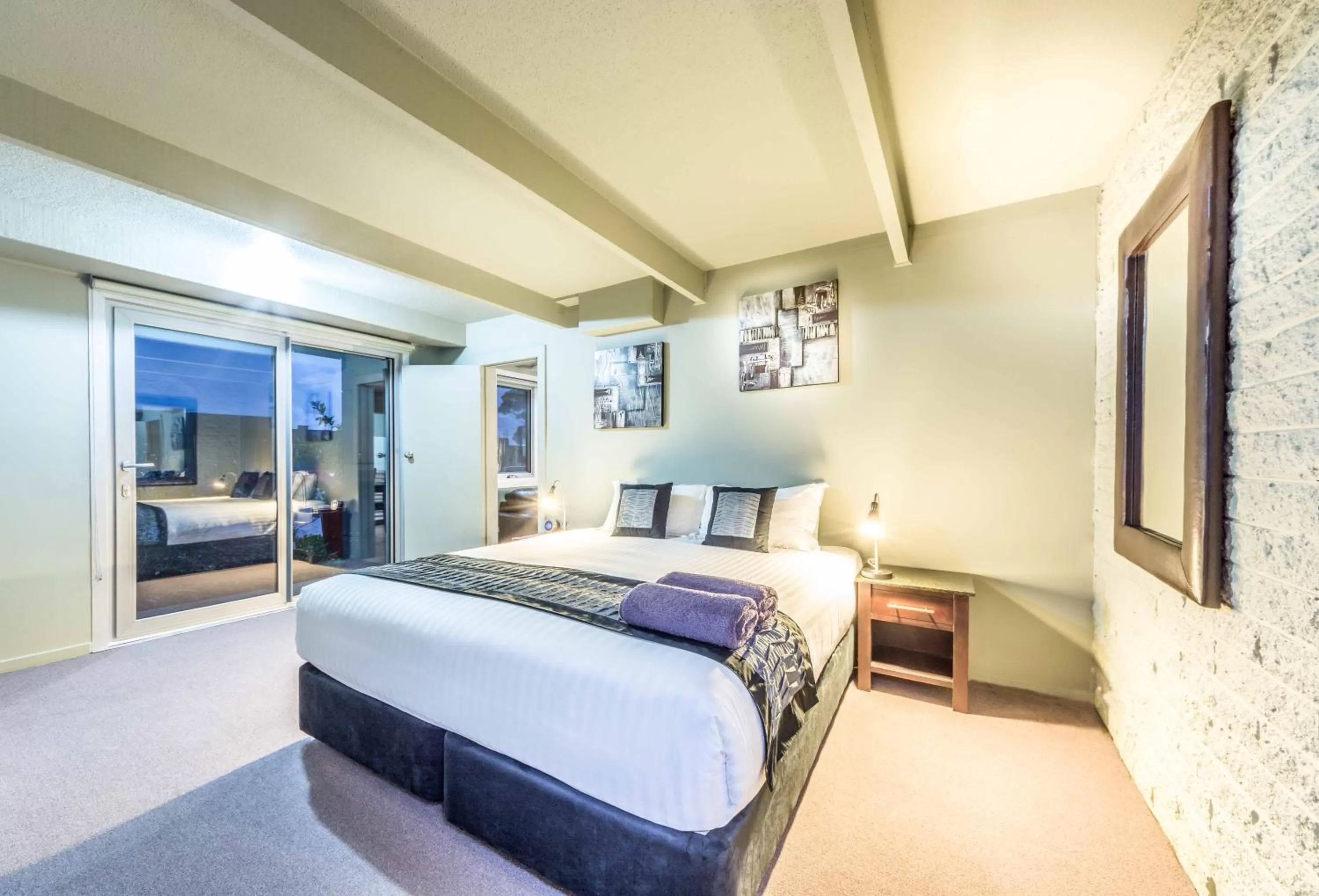 Photo of the whole room, Bed in Orbost Motel