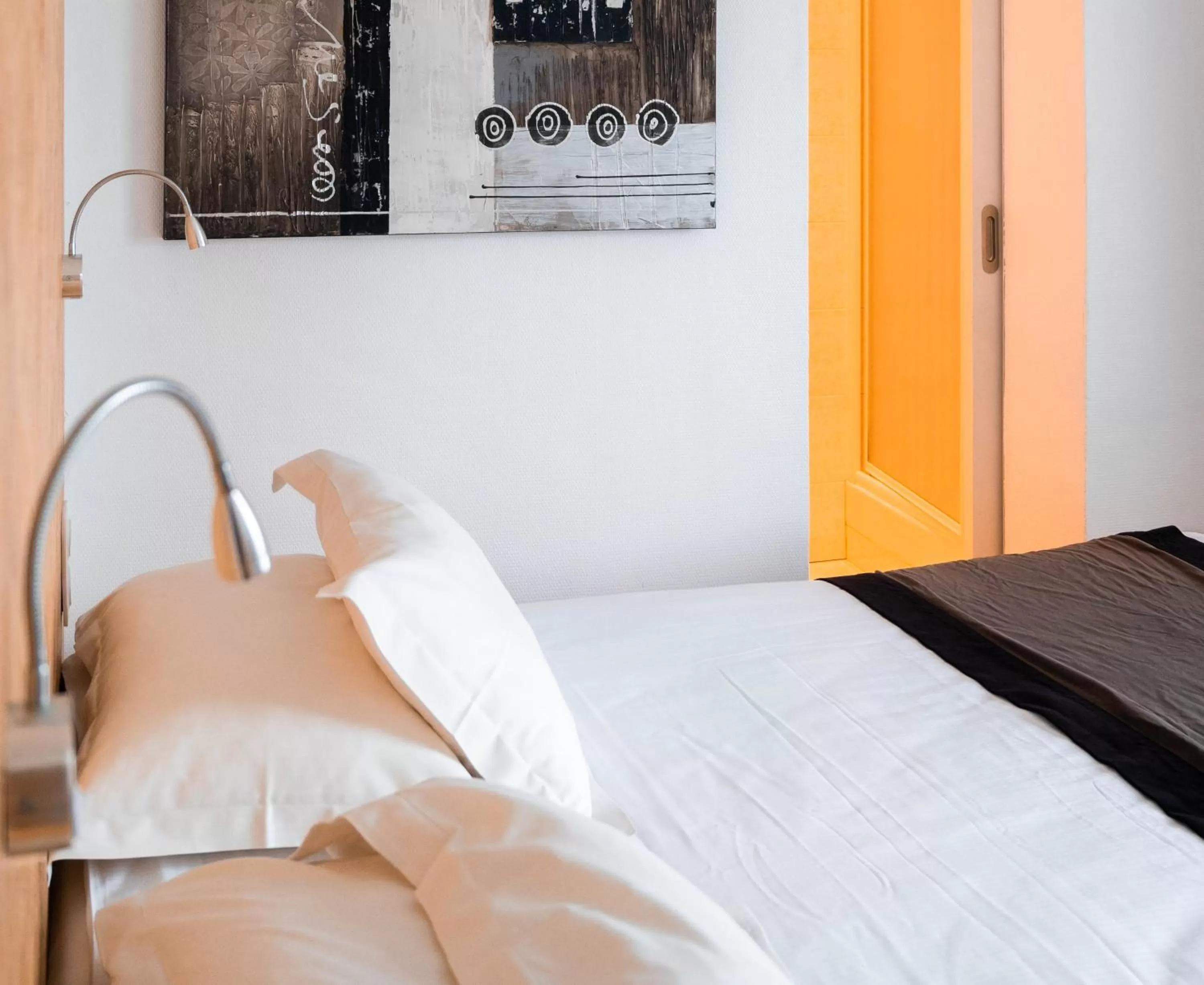 Bedroom, Bed in The Originals Boutique, Hôtel du Pont Roupt, Mende