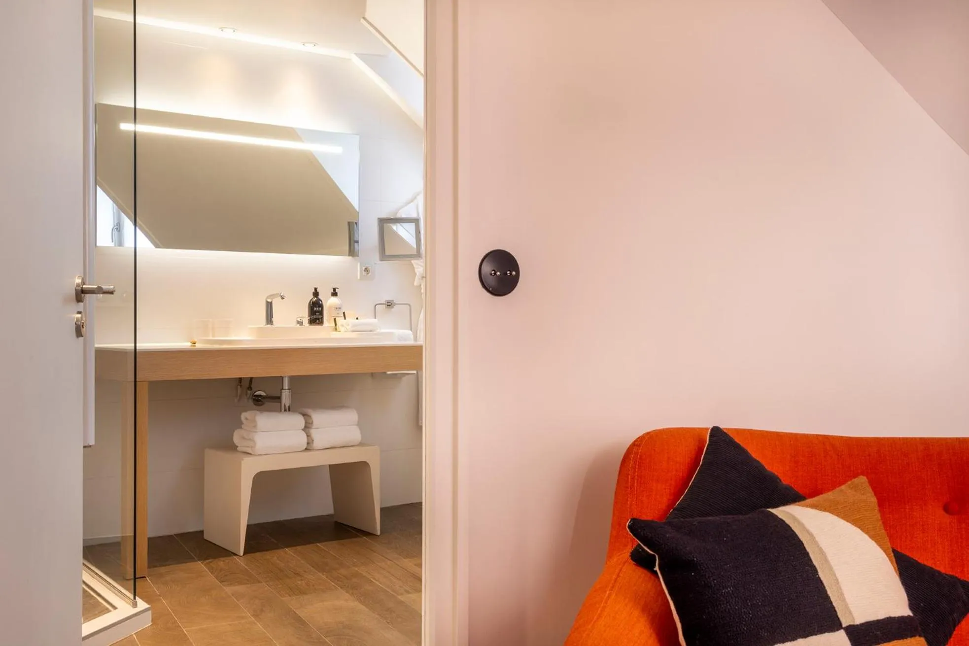 Shower in Hotel Chavanel