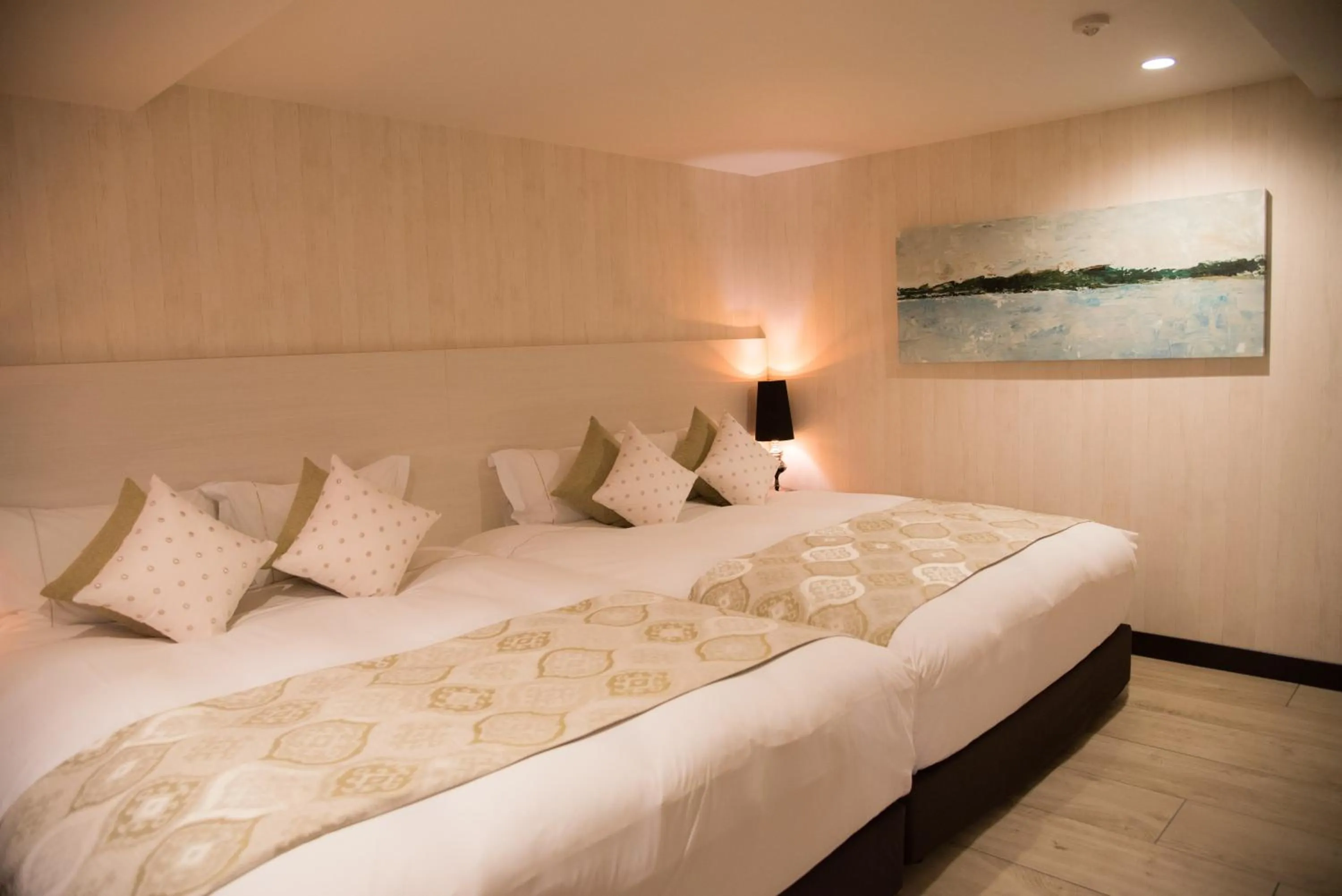 Photo of the whole room, Bed in The Centurion Classic Akasaka