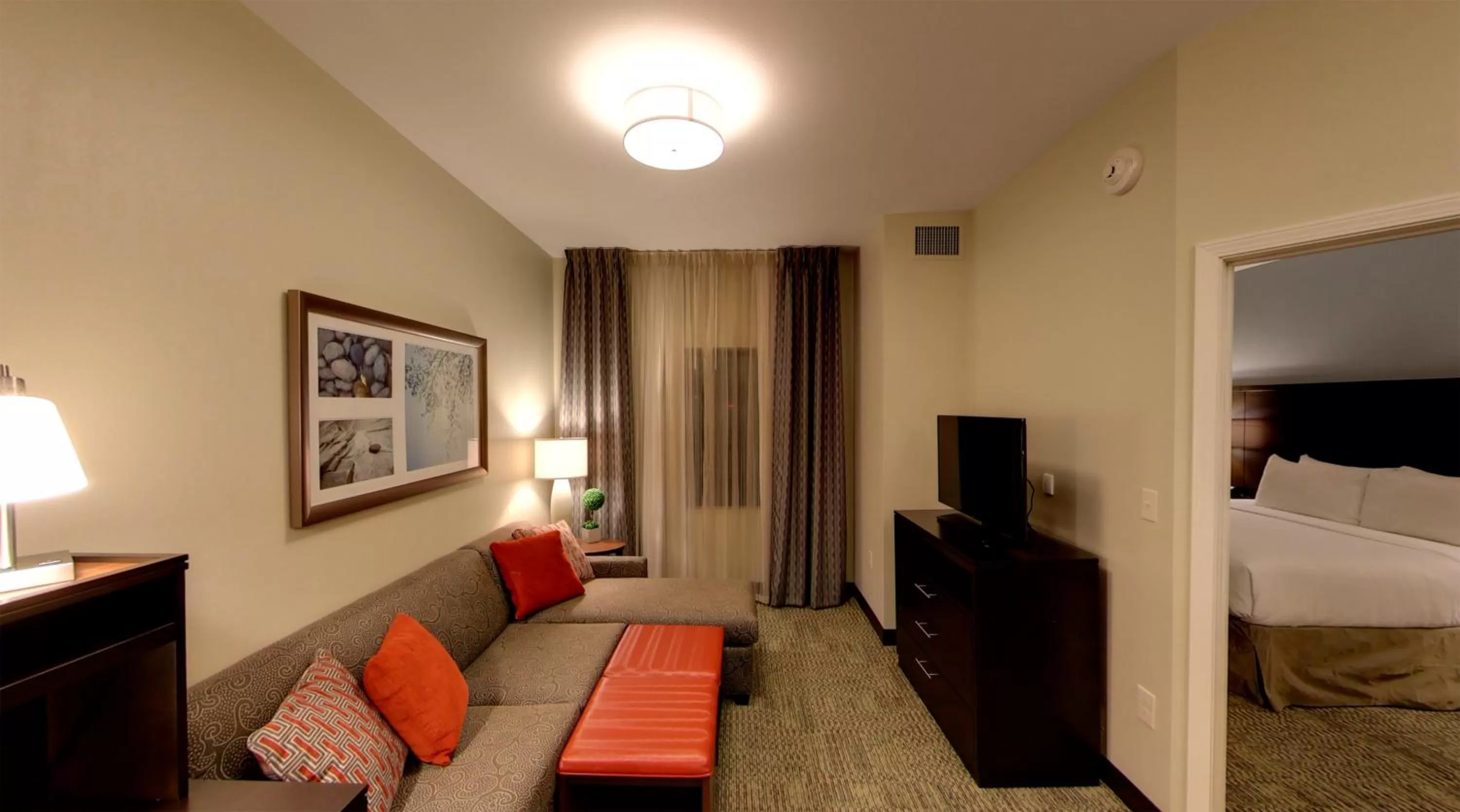Photo of the whole room, Bed in Staybridge Suites Ann Arbor - Research Parkway by IHG