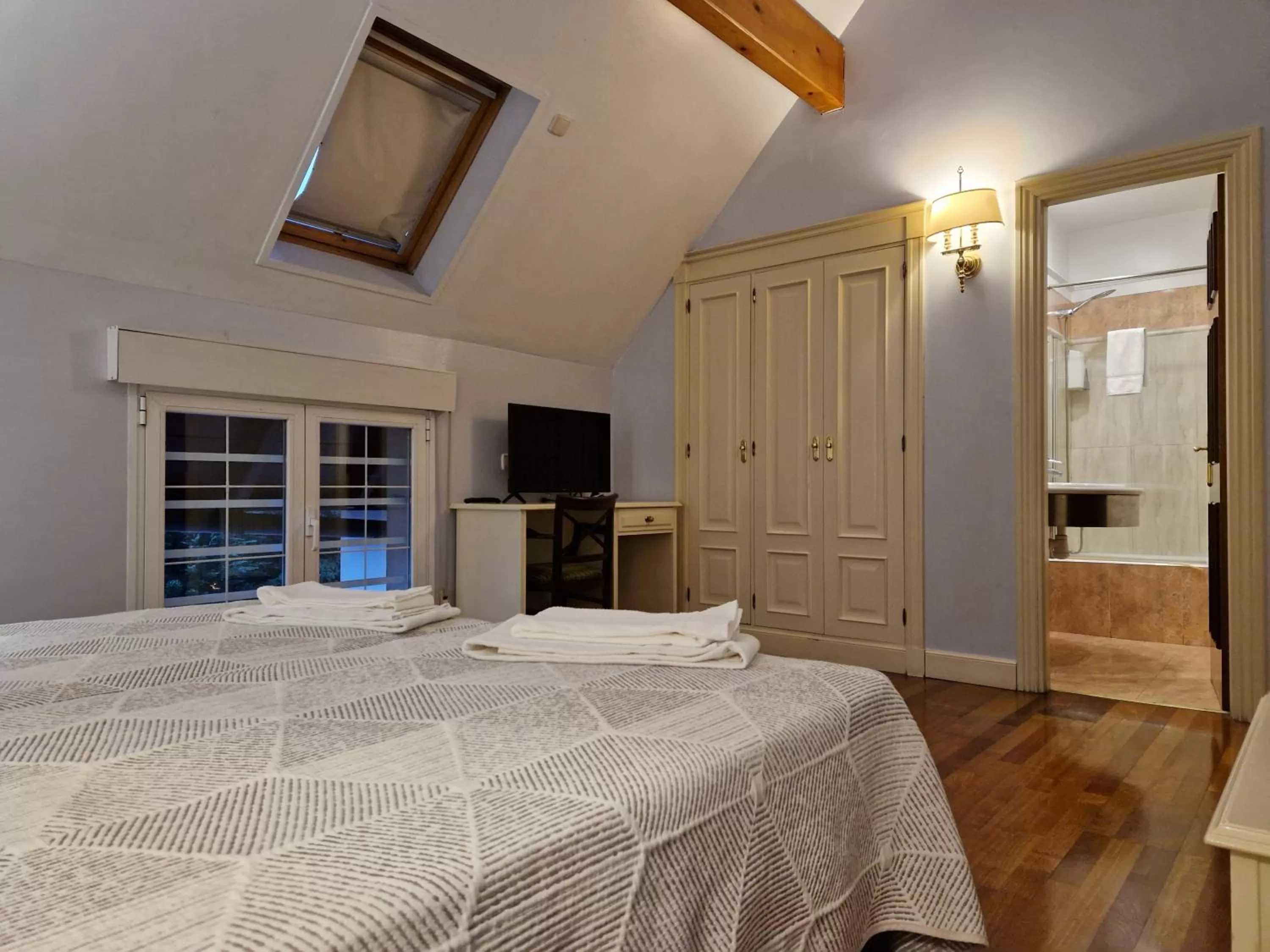 Bed in Hotel Harrison Etxea