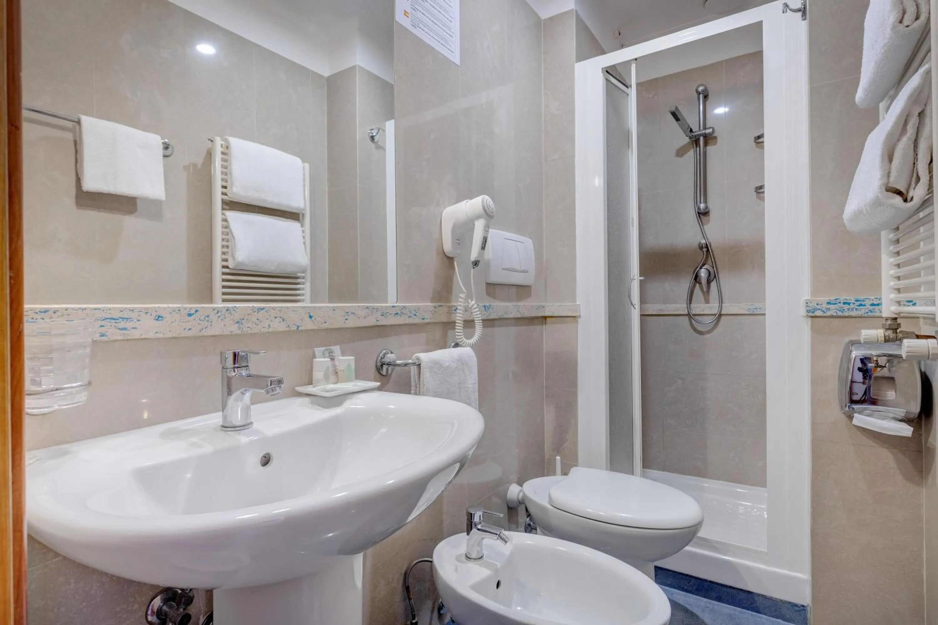 Bathroom in Hotel Amalfi