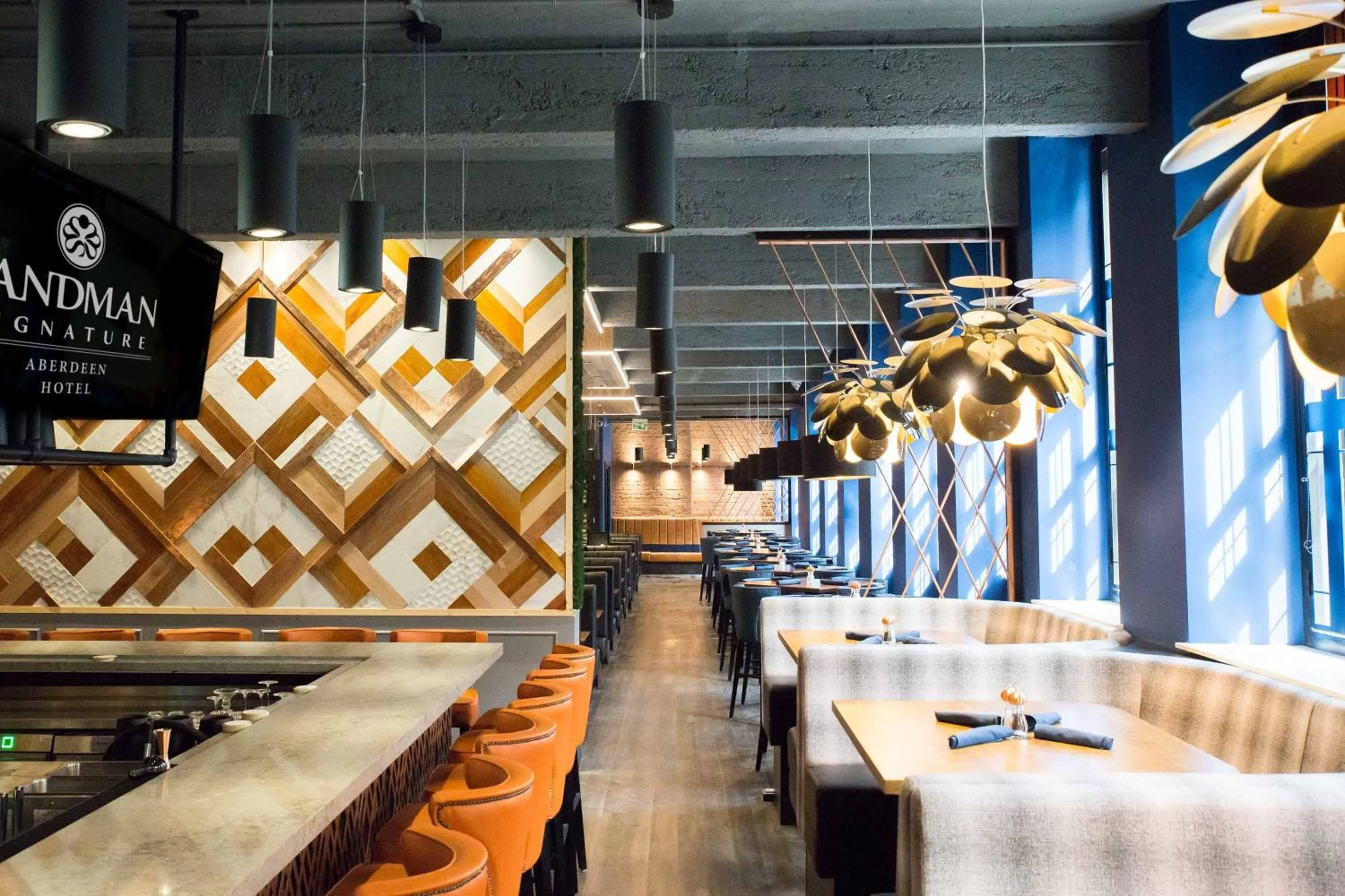 Restaurant/places to eat, Bed in Sandman Signature Aberdeen Hotel & Spa