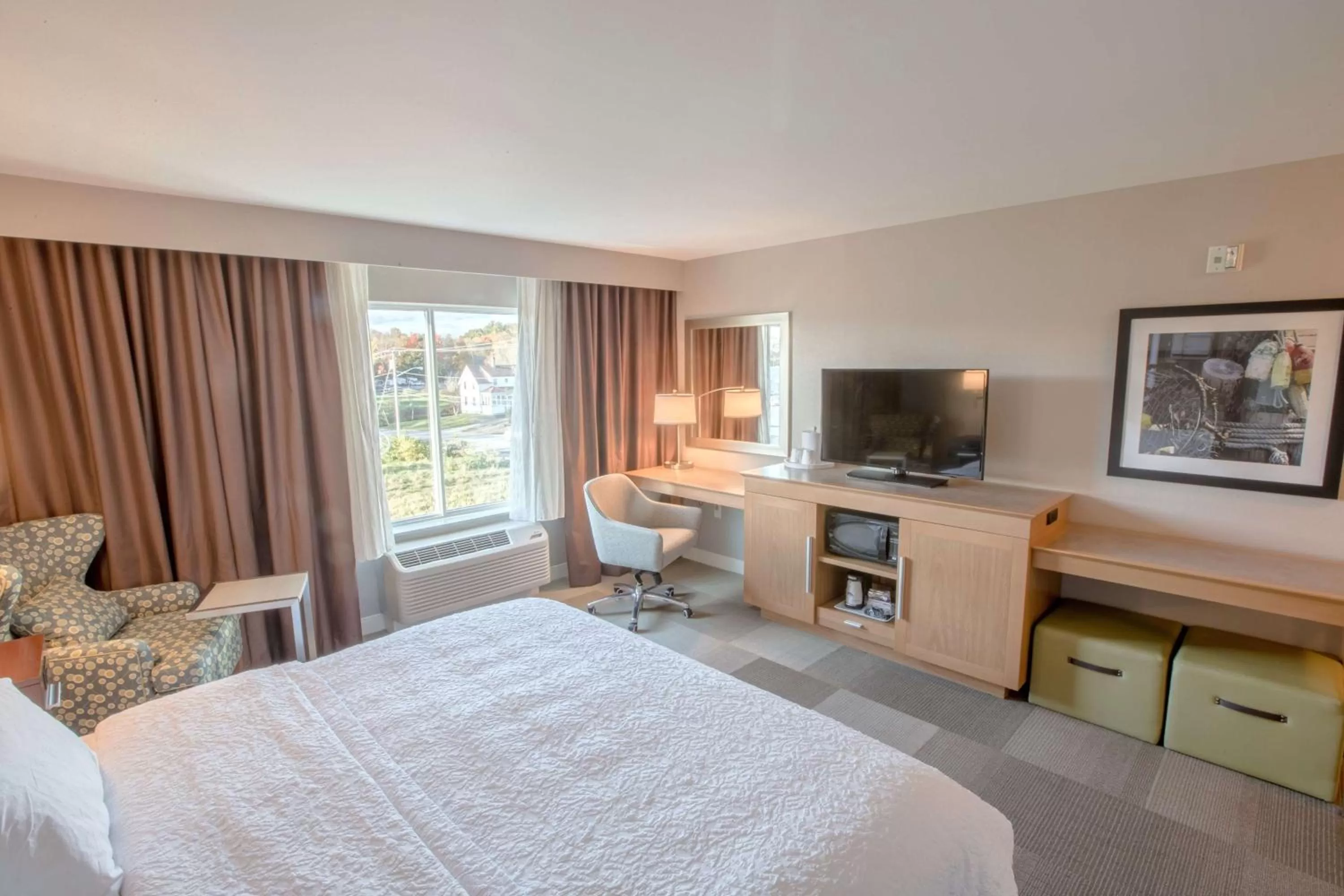 Bed in Hampton Inn by Hilton Amesbury, MA