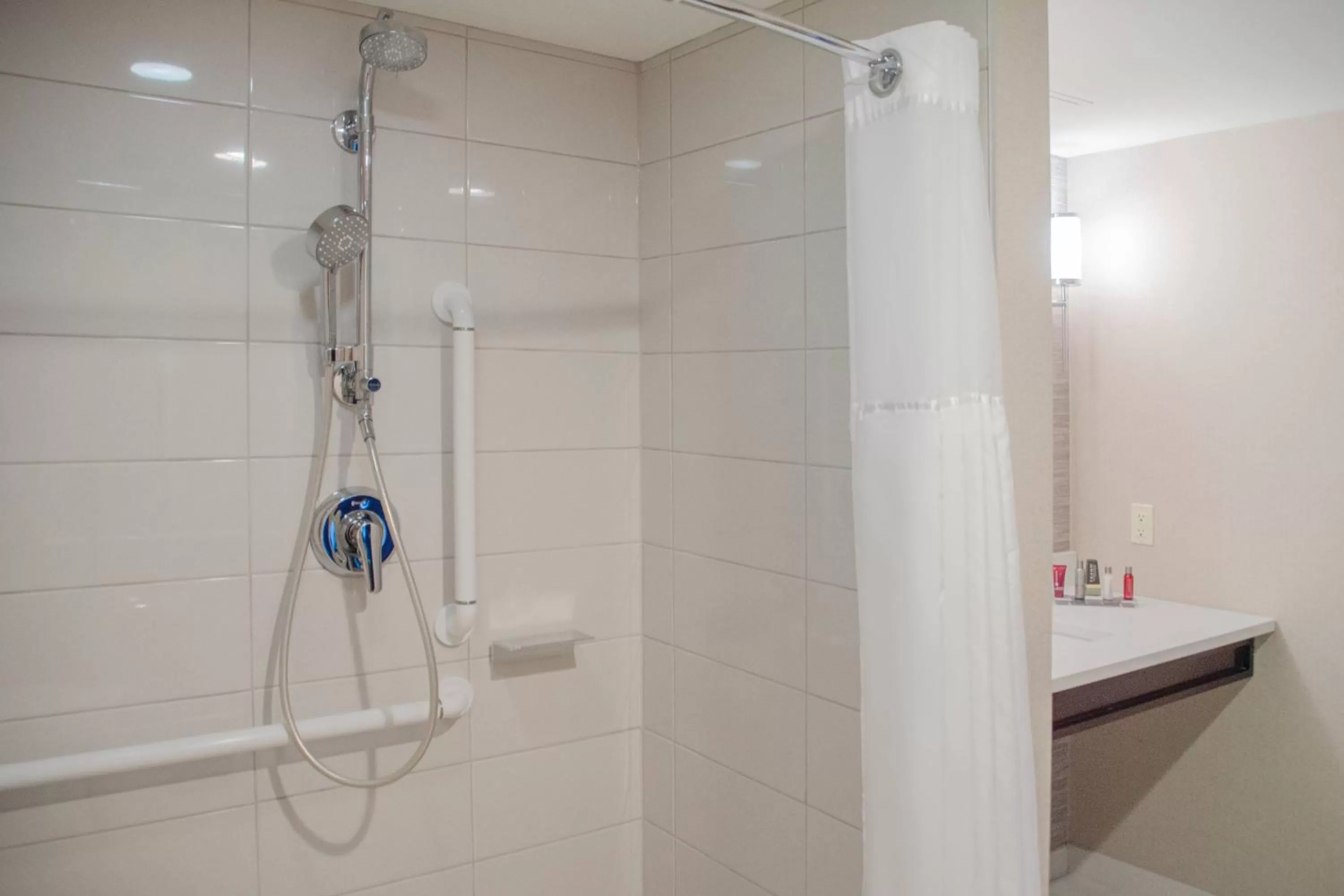 Bathroom in Minneapolis Marriott West