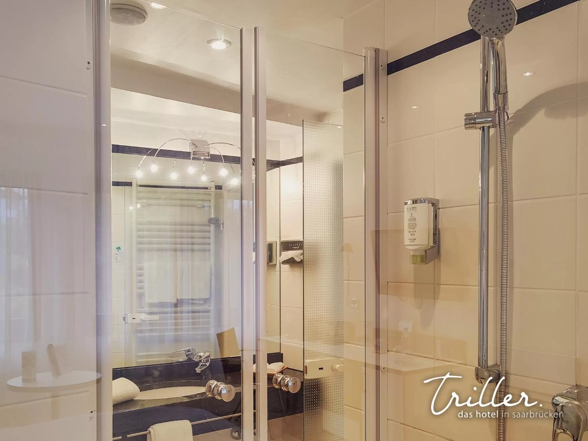 Shower in Hotel Am Triller - Hotel & Serviced Apartments