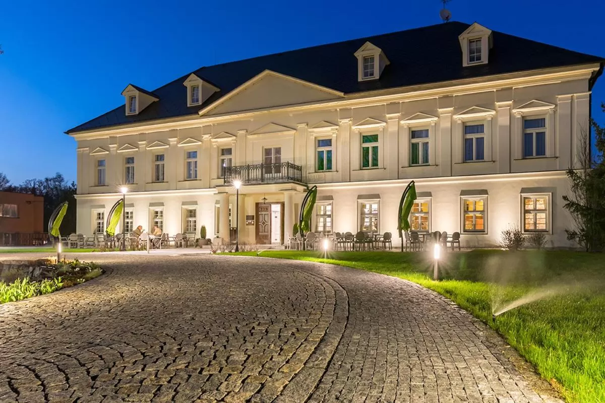 Property building in Zámeček Petrovice