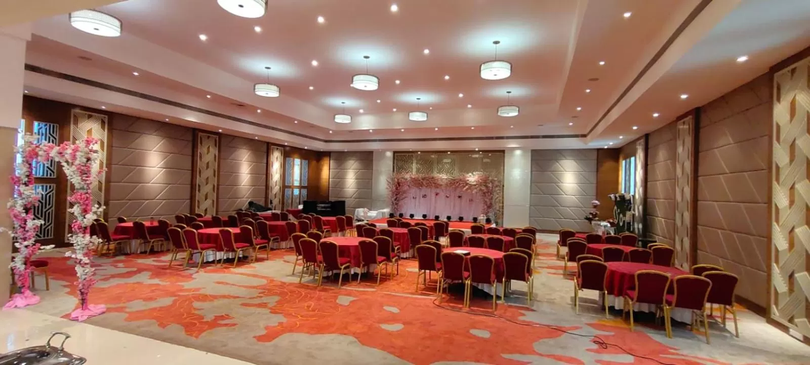 Banquet/Function facilities in Royal Orchid Central Grazia, Navi Mumbai