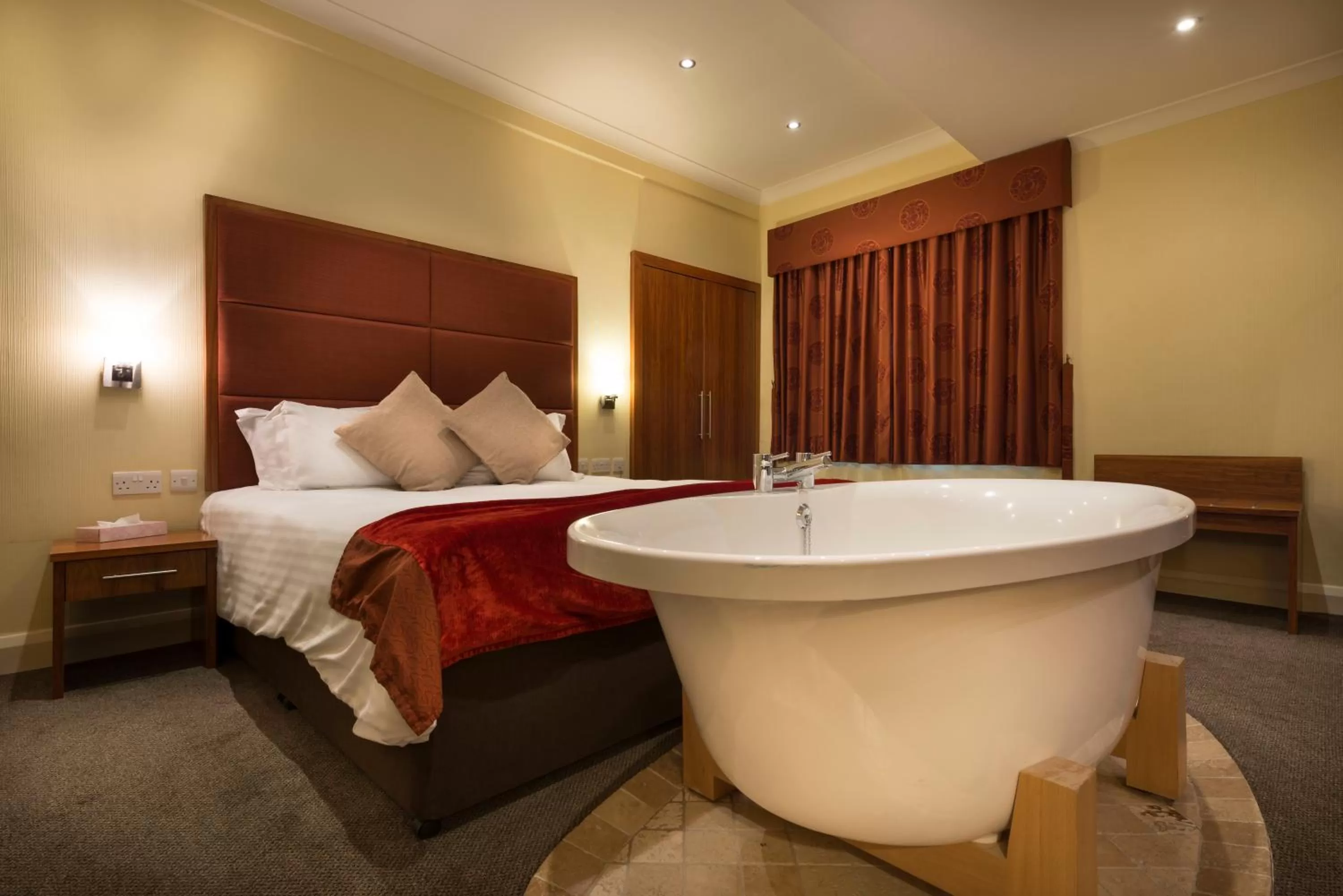 Bedroom, Bed in The White Hart Hotel, Boston, Lincolnshire - The Coaching Inn Group