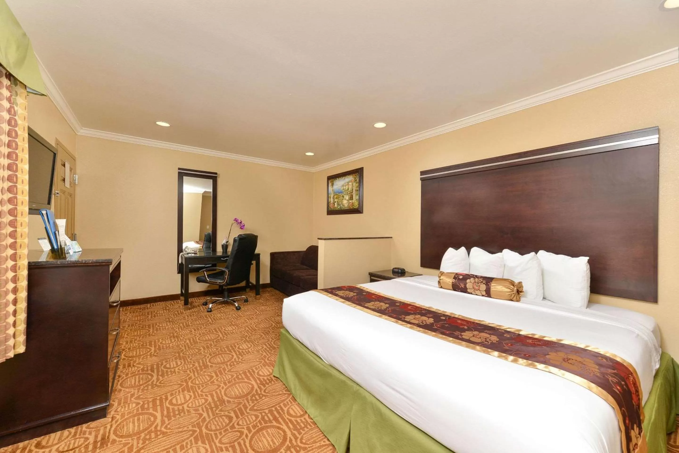 Photo of the whole room, Bed in Rodeway Inn San Diego Near SDSU