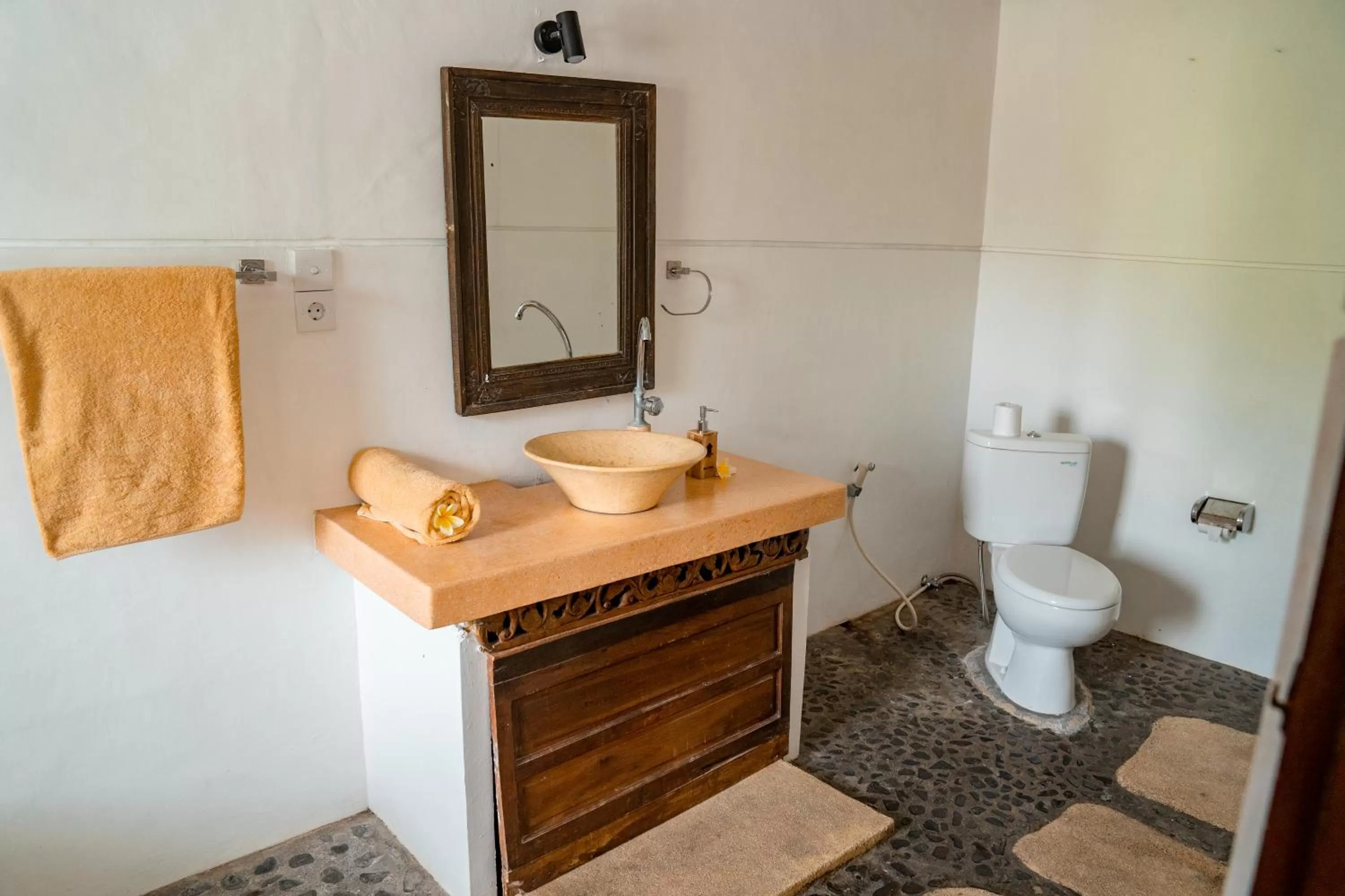 Toilet in Gusde Tranquil Villas by EPS