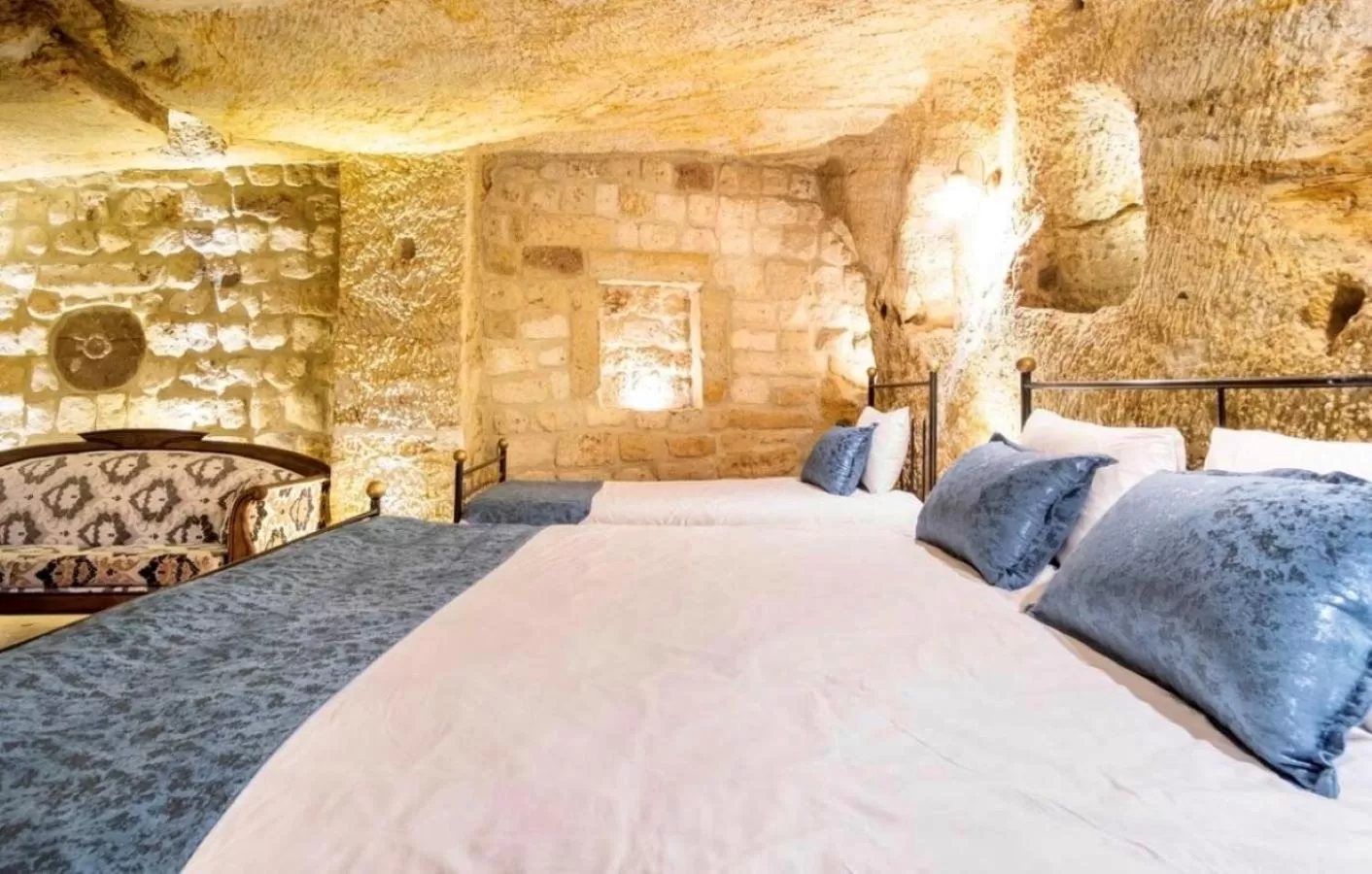 Bed in Uzay Cave Suite Hotel