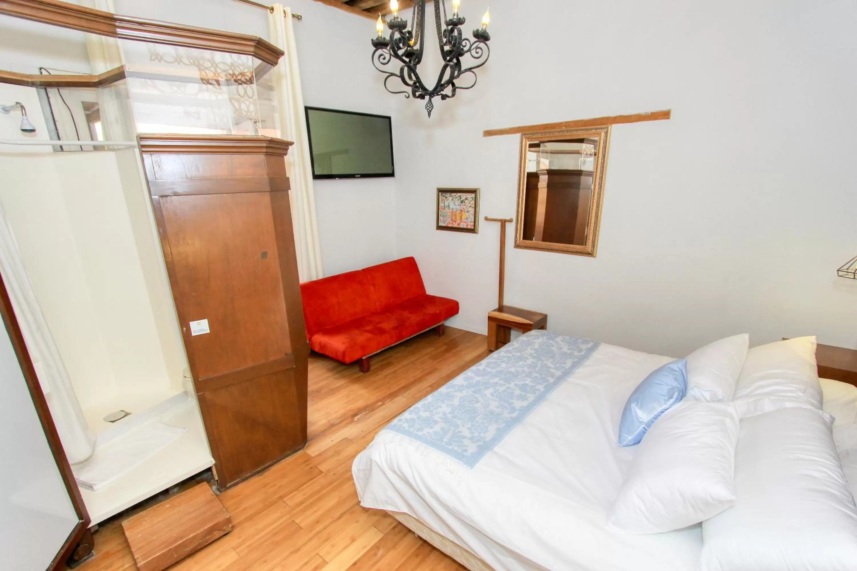 Photo of the whole room, Bed in Hotel Mansion Von Humboldt