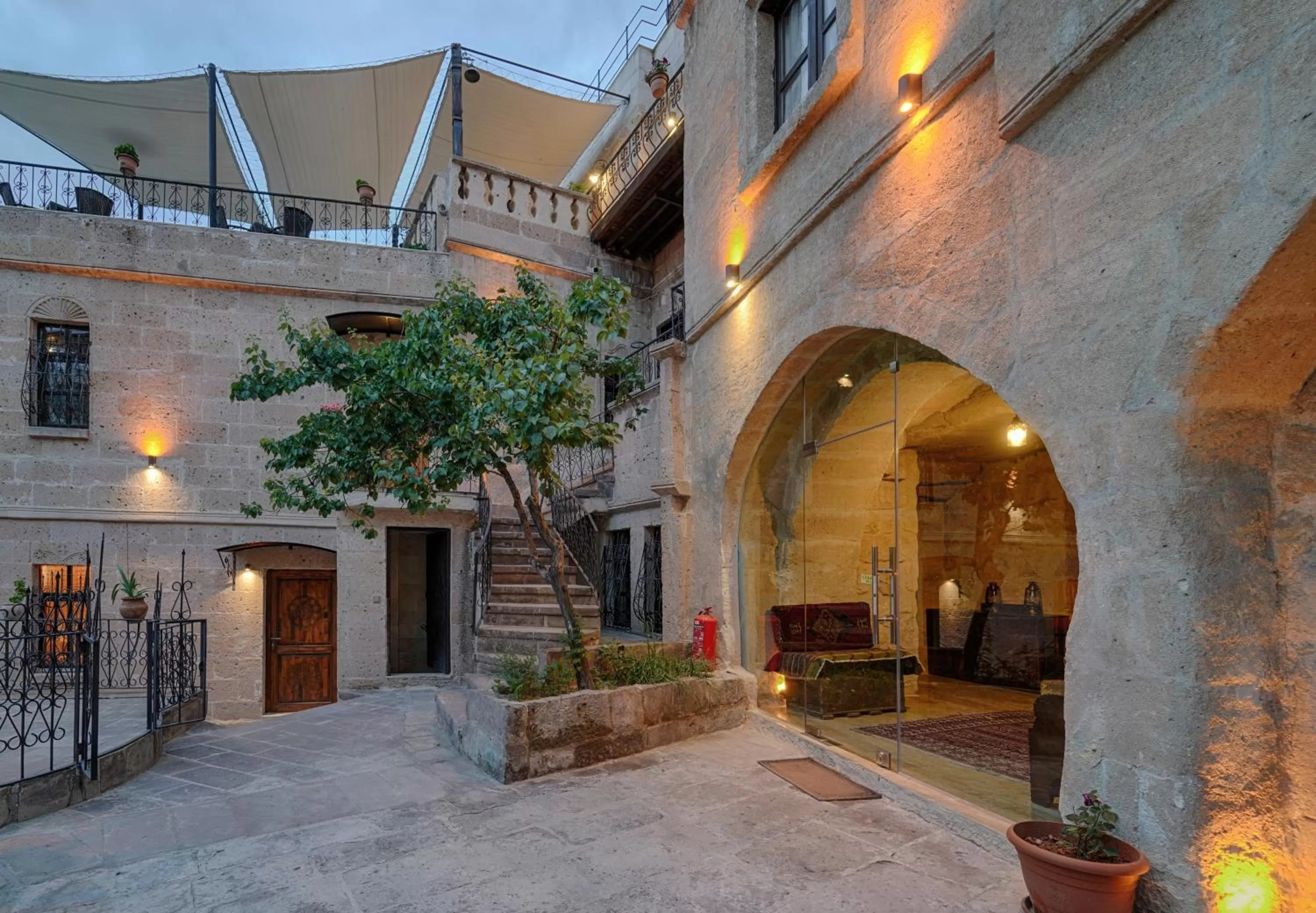 Patio in Taskonak Hotel