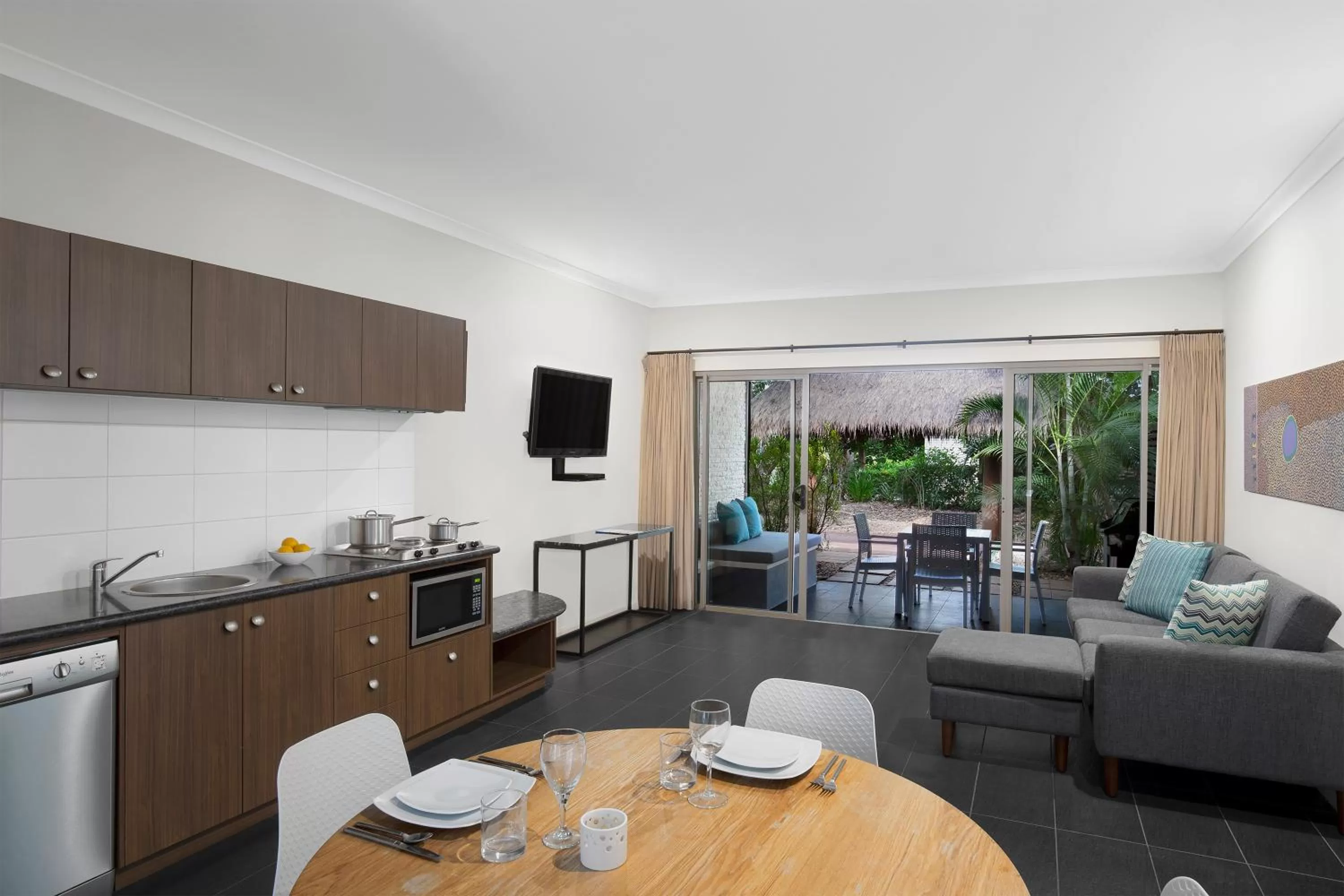 Kitchen or kitchenette in Mantra Frangipani Broome