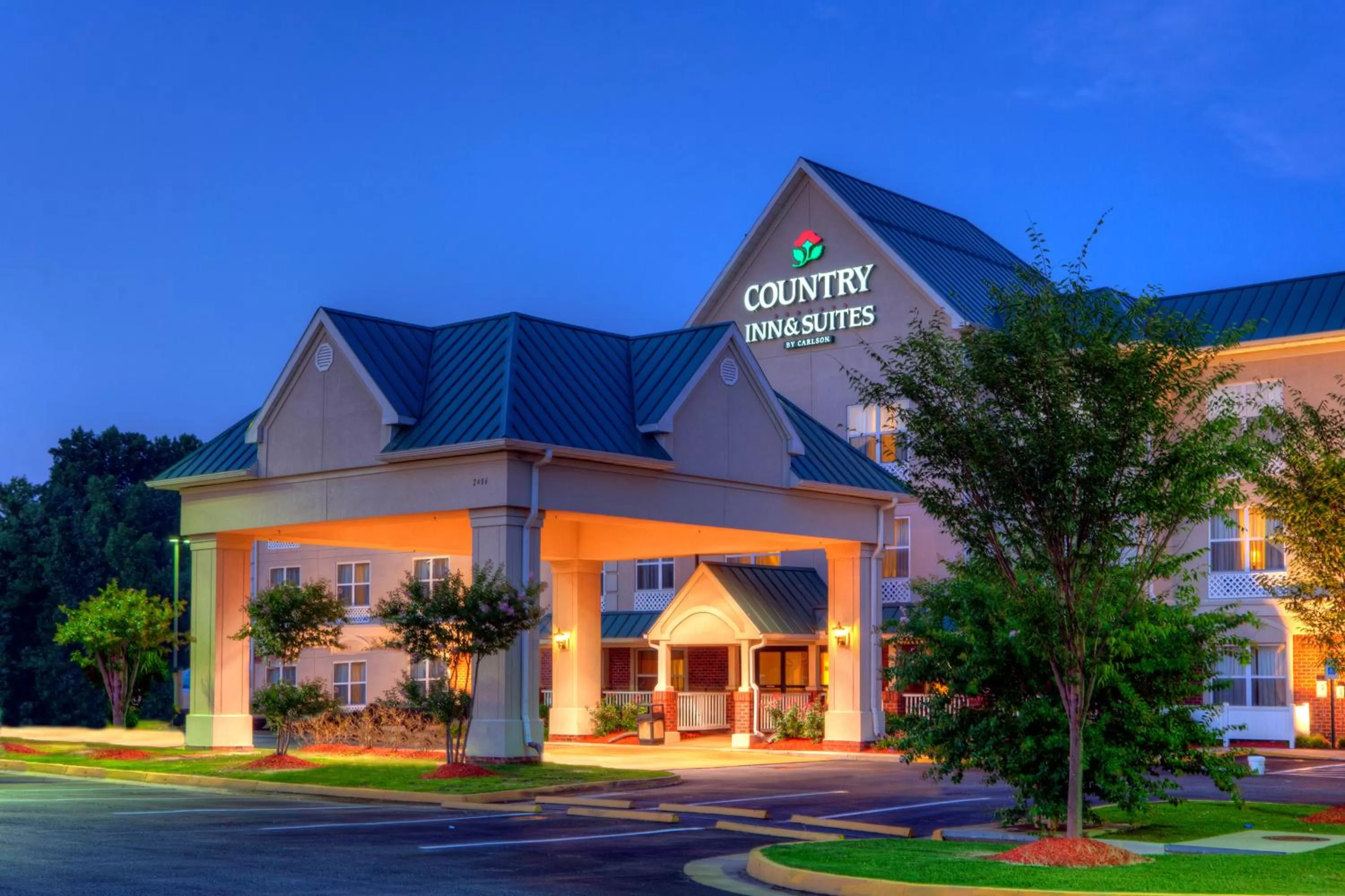 Property building in Country Inn & Suites by Radisson, Chester, VA