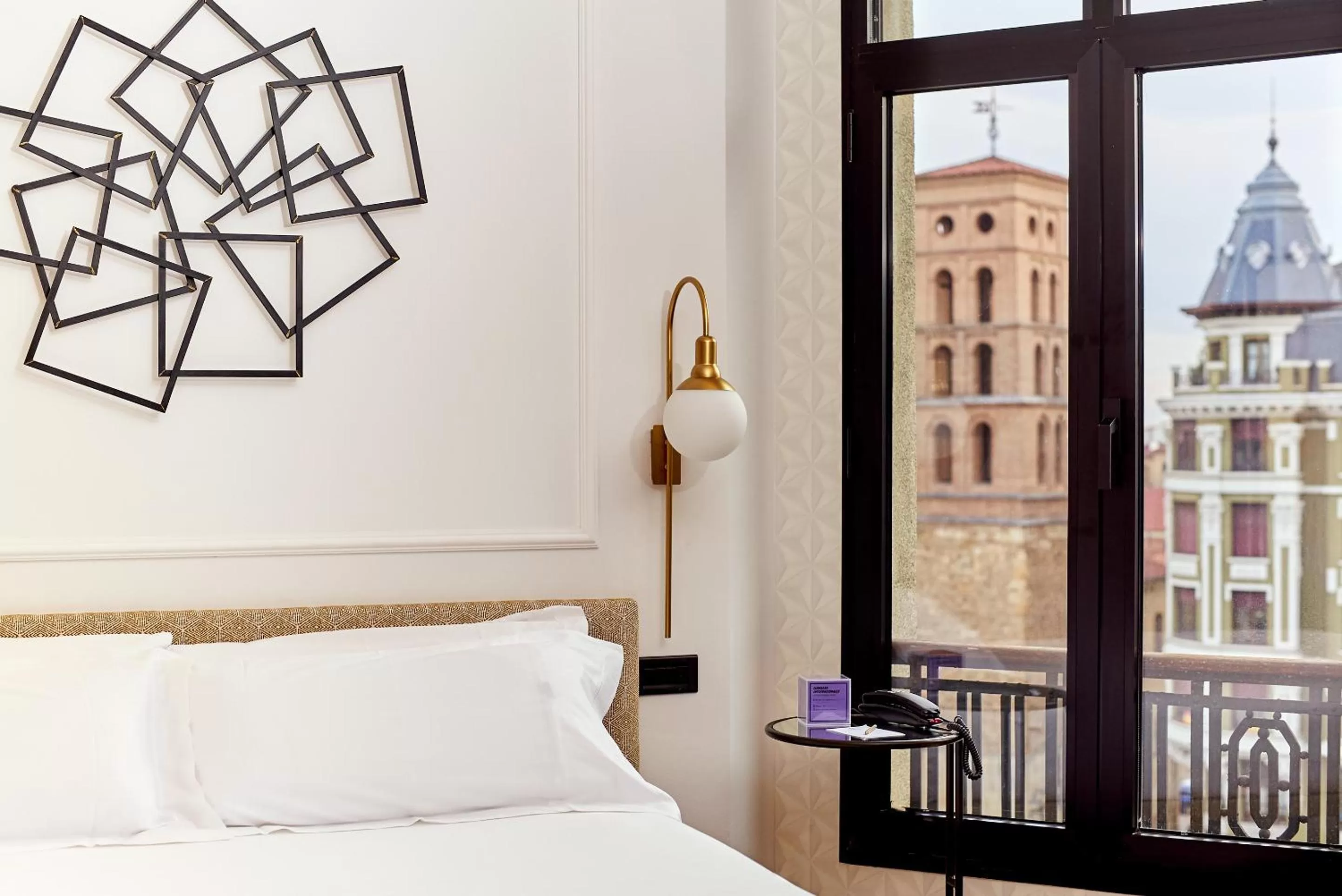 Photo of the whole room, Bed in Occidental León Alfonso V