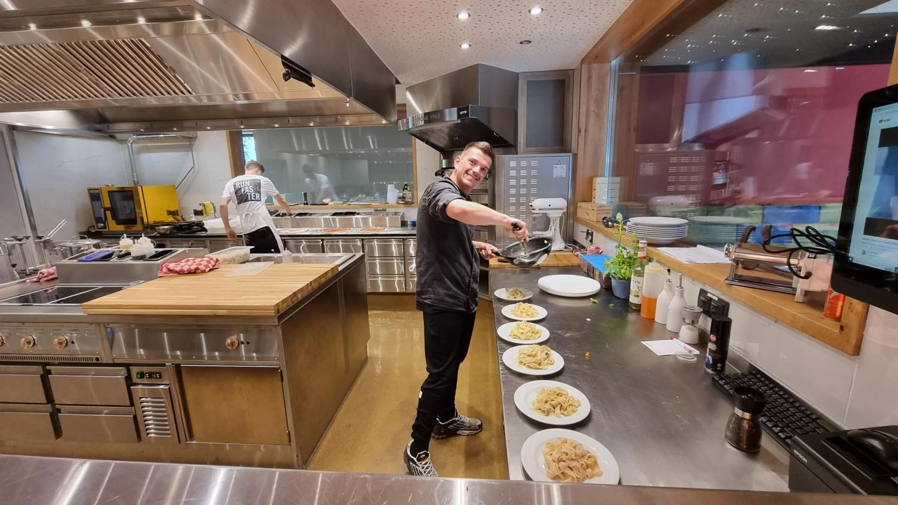 Restaurant/places to eat in Hotel Credé