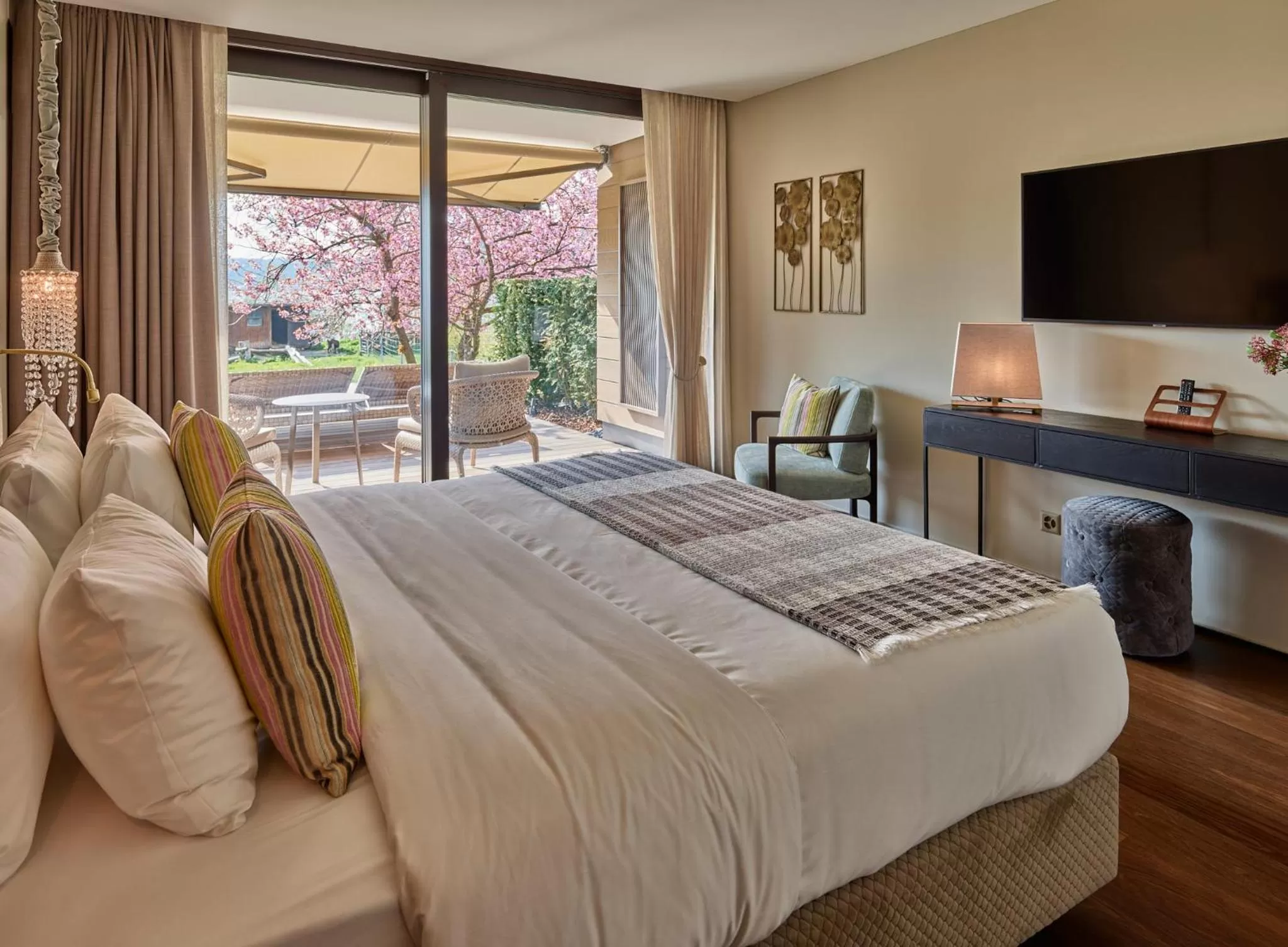 View (from property/room), Bed in Strandhotel Schmerikon