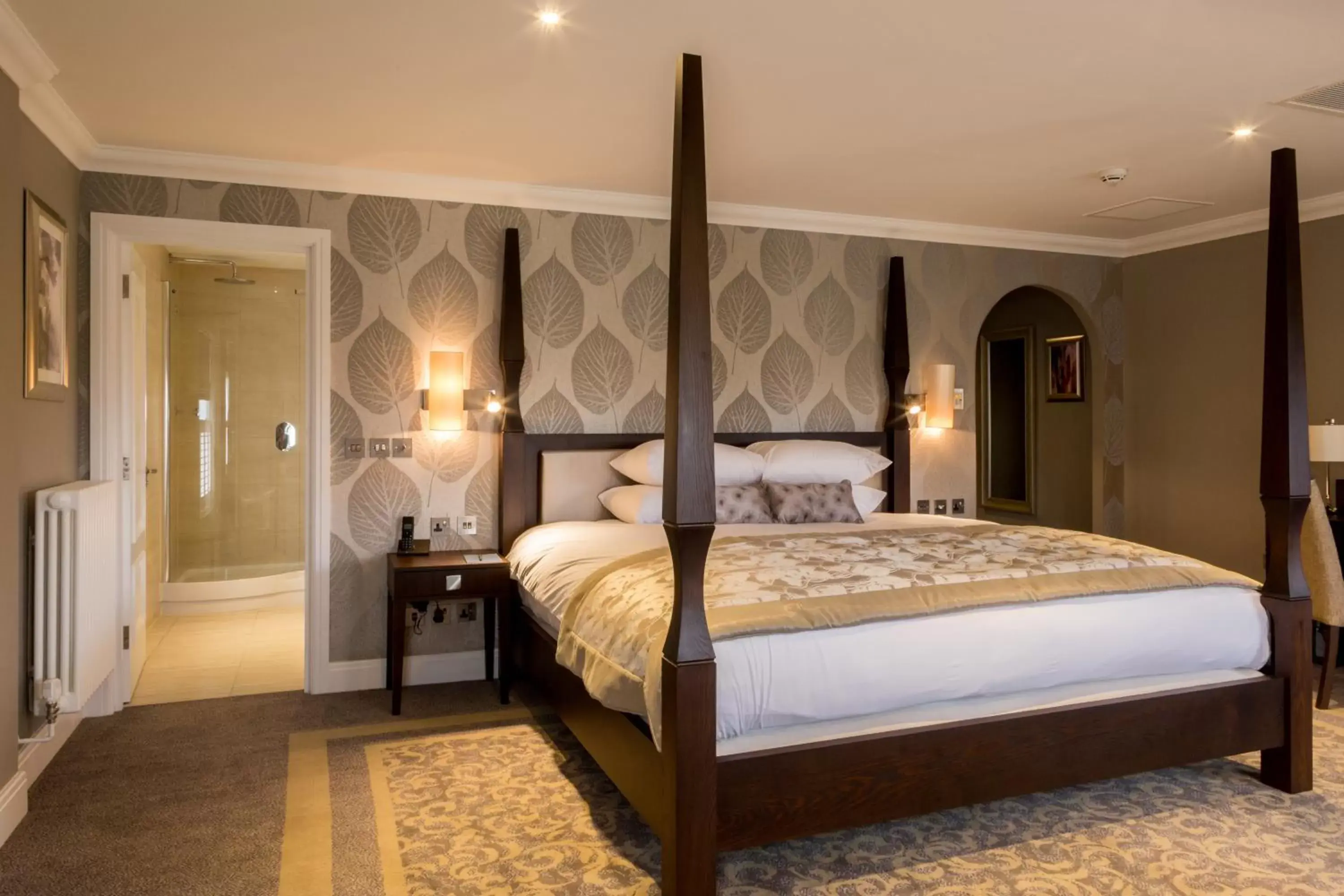 Four Poster Suite - single occupancy in Oakley Hall Hotel Four Poster Suite - single occupancy in Oakley Hall Hotel