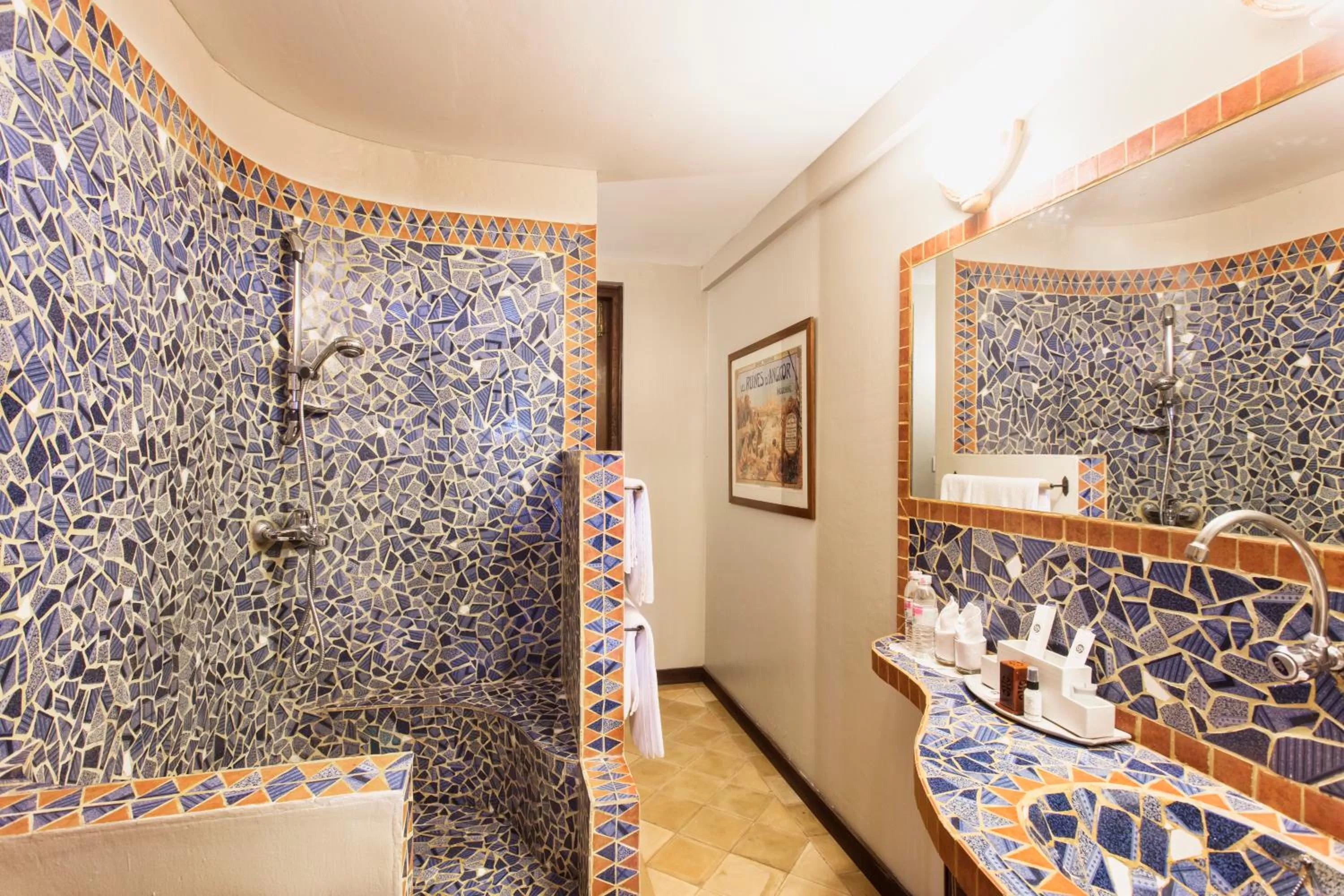 Shower in La Palmeraie D'angkor