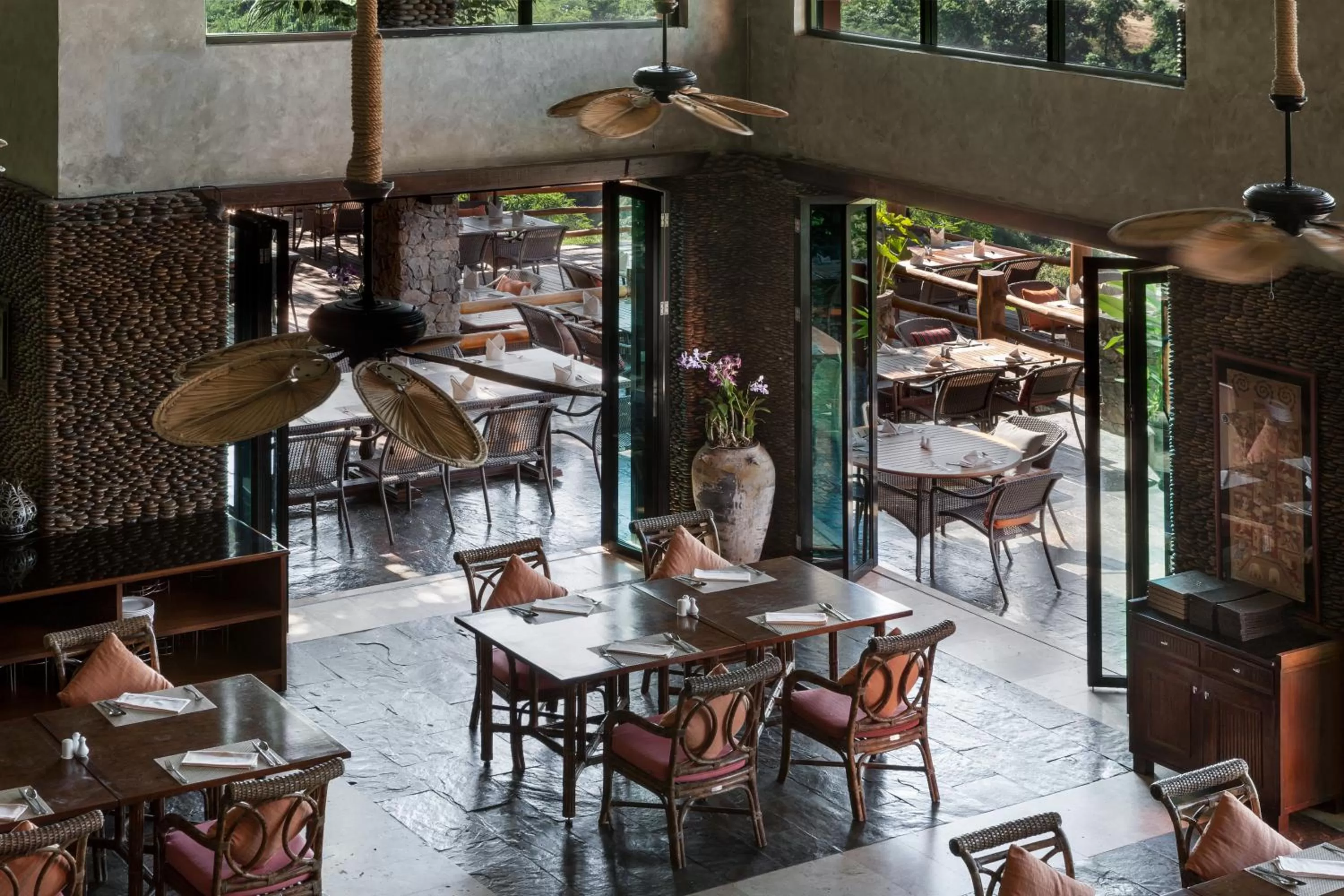 Restaurant/places to eat in Katiliya Mountain Resort And Spa