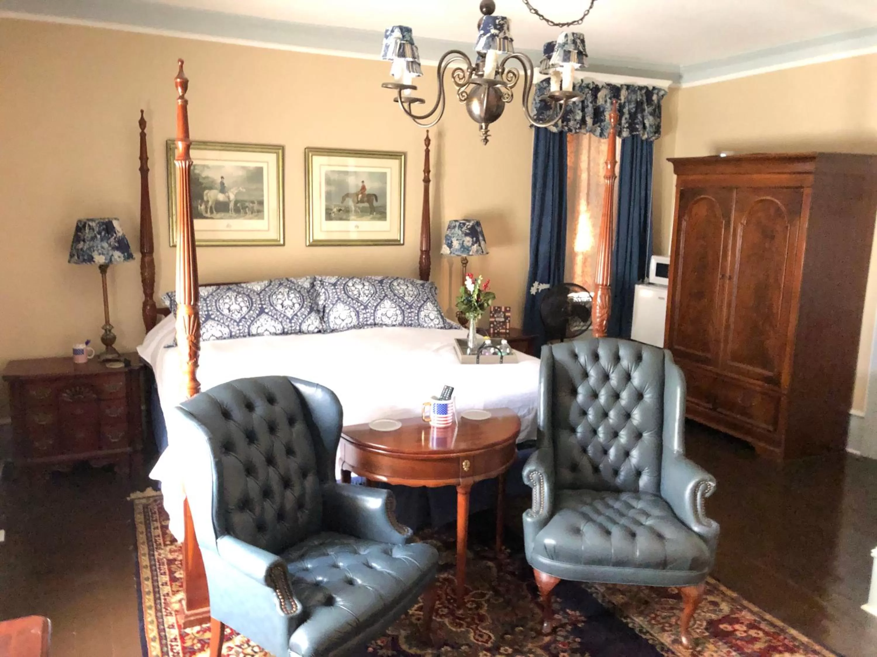 Superior King Room in Belmont Inn