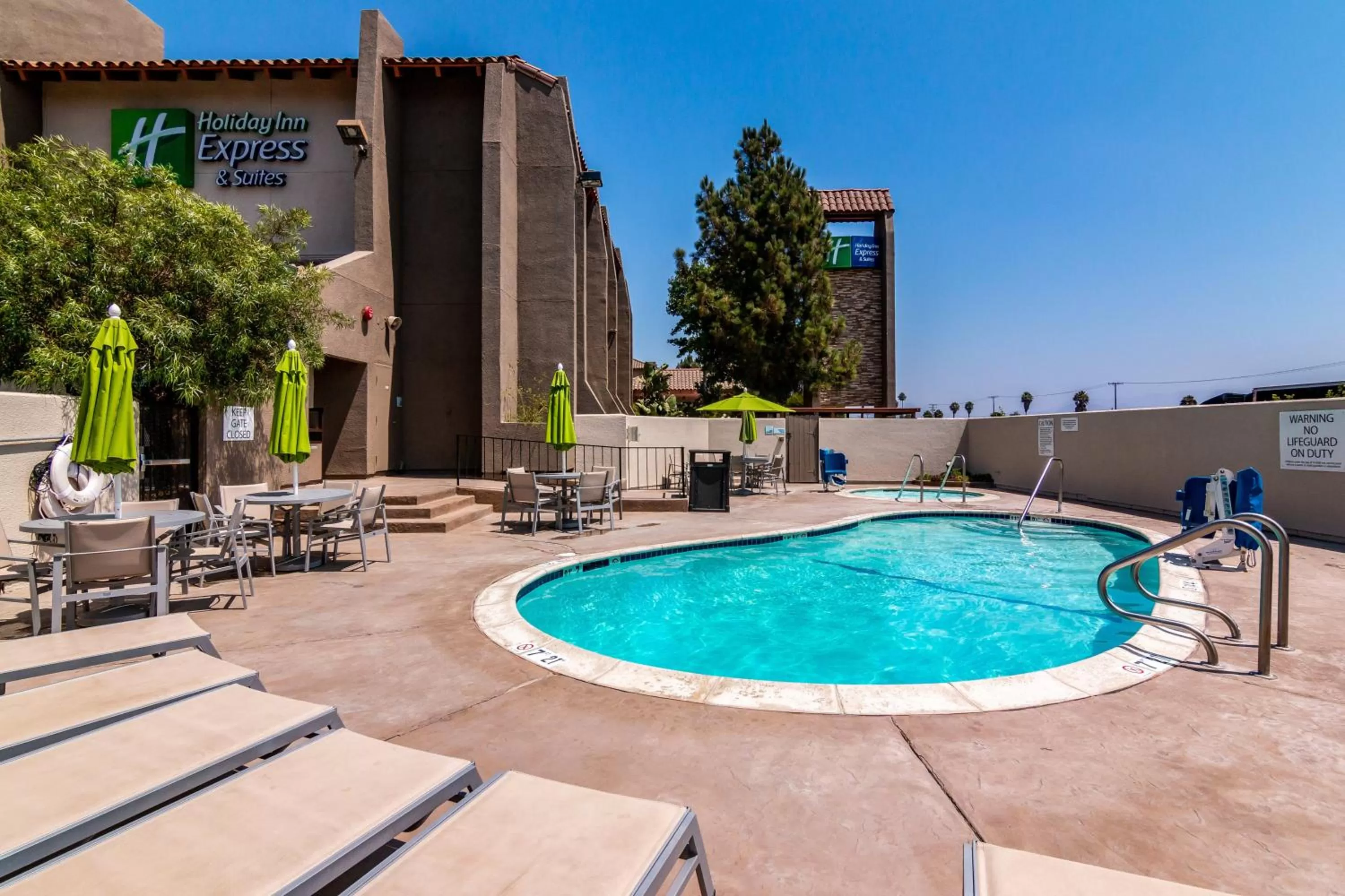 Swimming pool in Holiday Inn Express & Suites Camarillo by IHG
