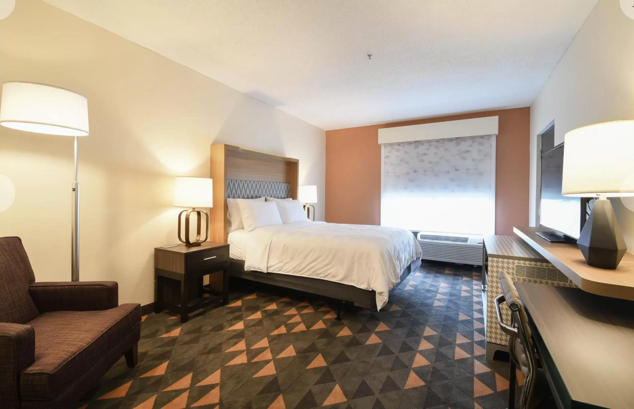 Bed in Holiday Inn Fredericksburg - Conference Center by IHG