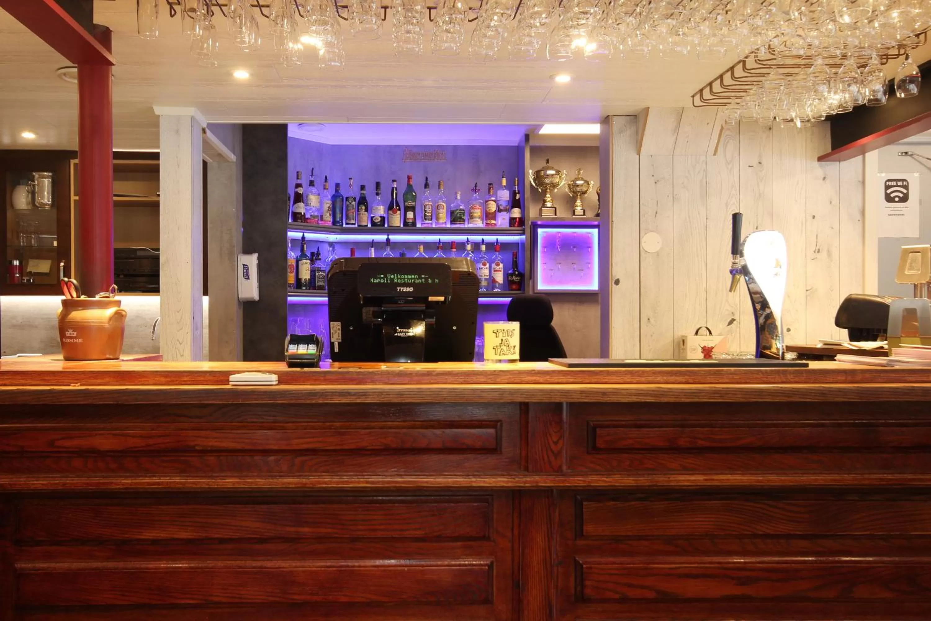 Lounge or bar in Napoli Resturant & Hotell AS