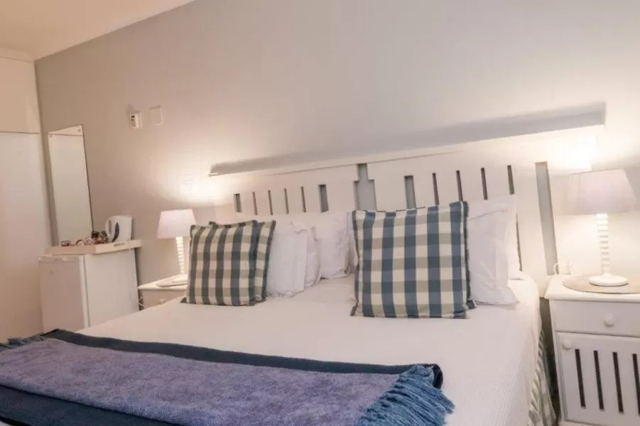 Bed in Flamingo Rocks