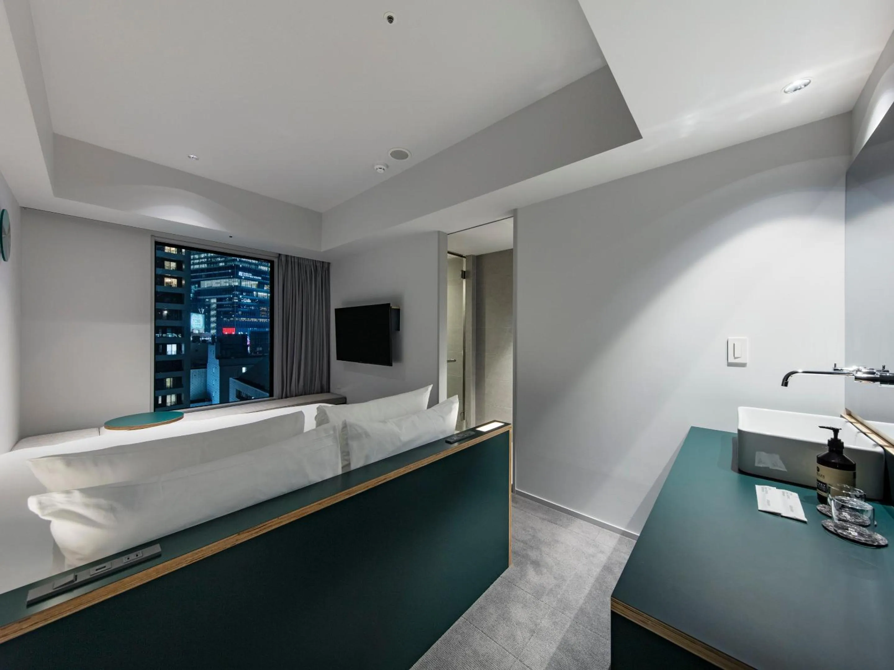 Photo of the whole room in all day place shibuya