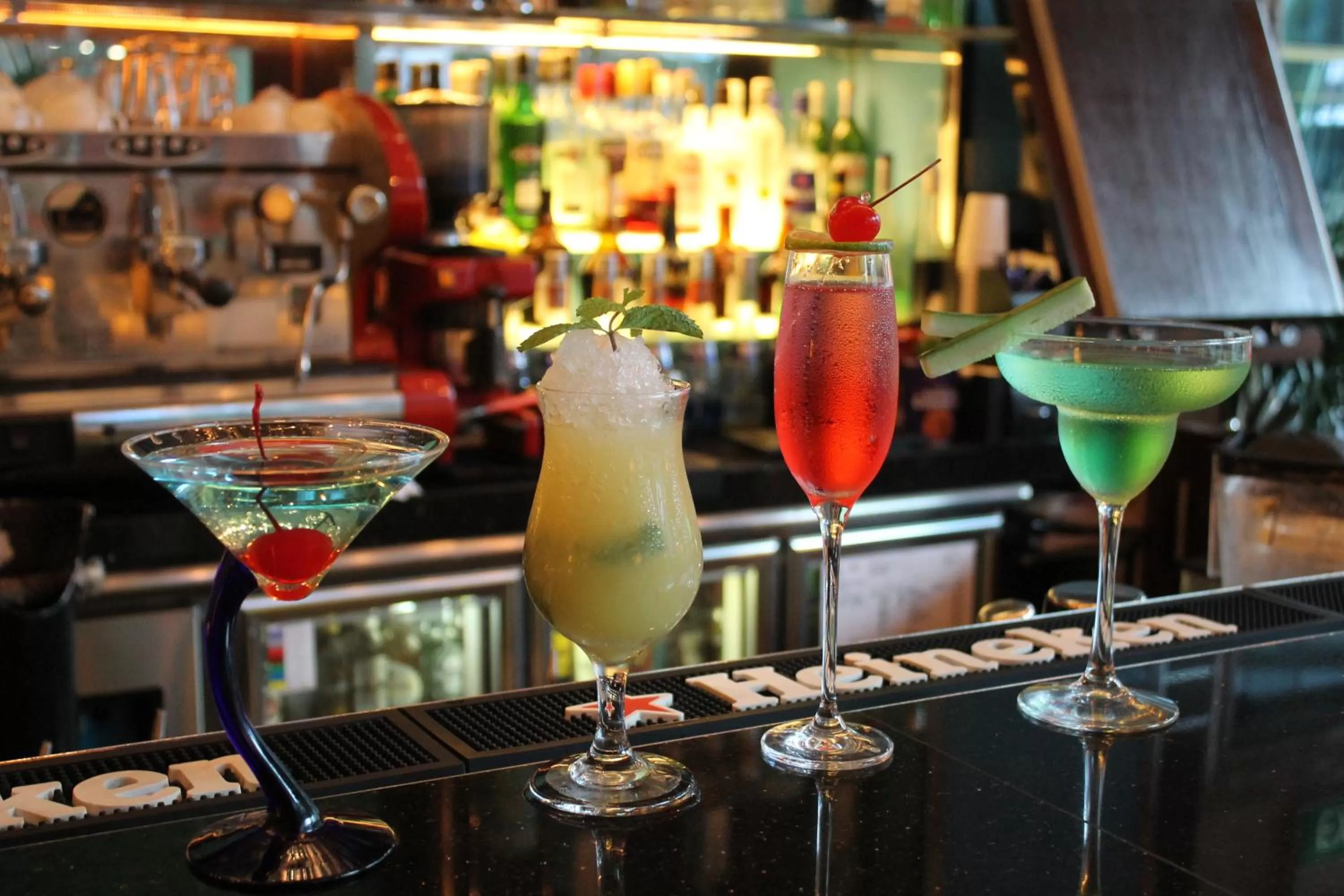 Lounge or bar in Holiday Inn Singapore Orchard City Centre by IHG