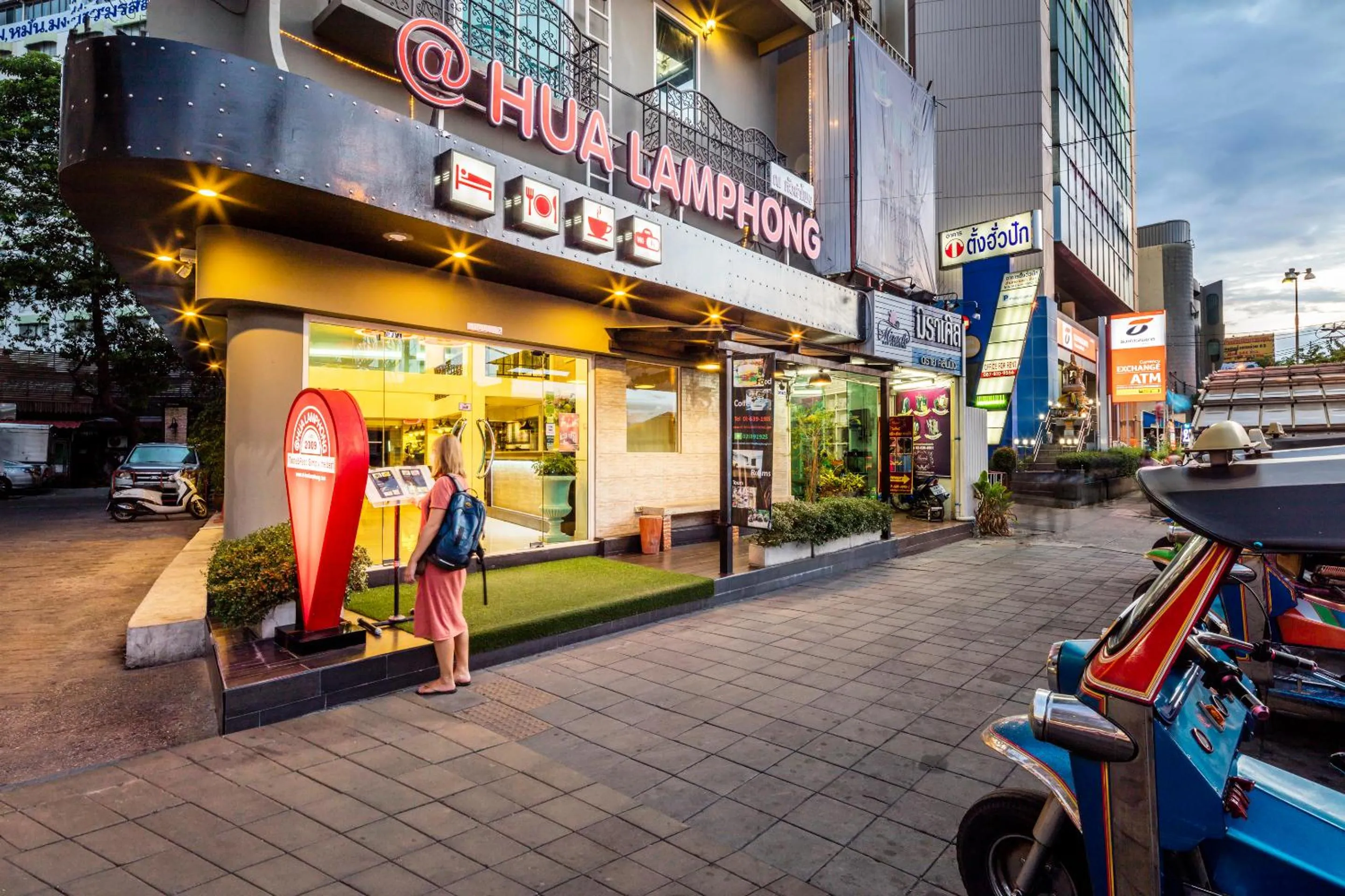 Supermarket/grocery shop in At Hua Lamphong Hotel