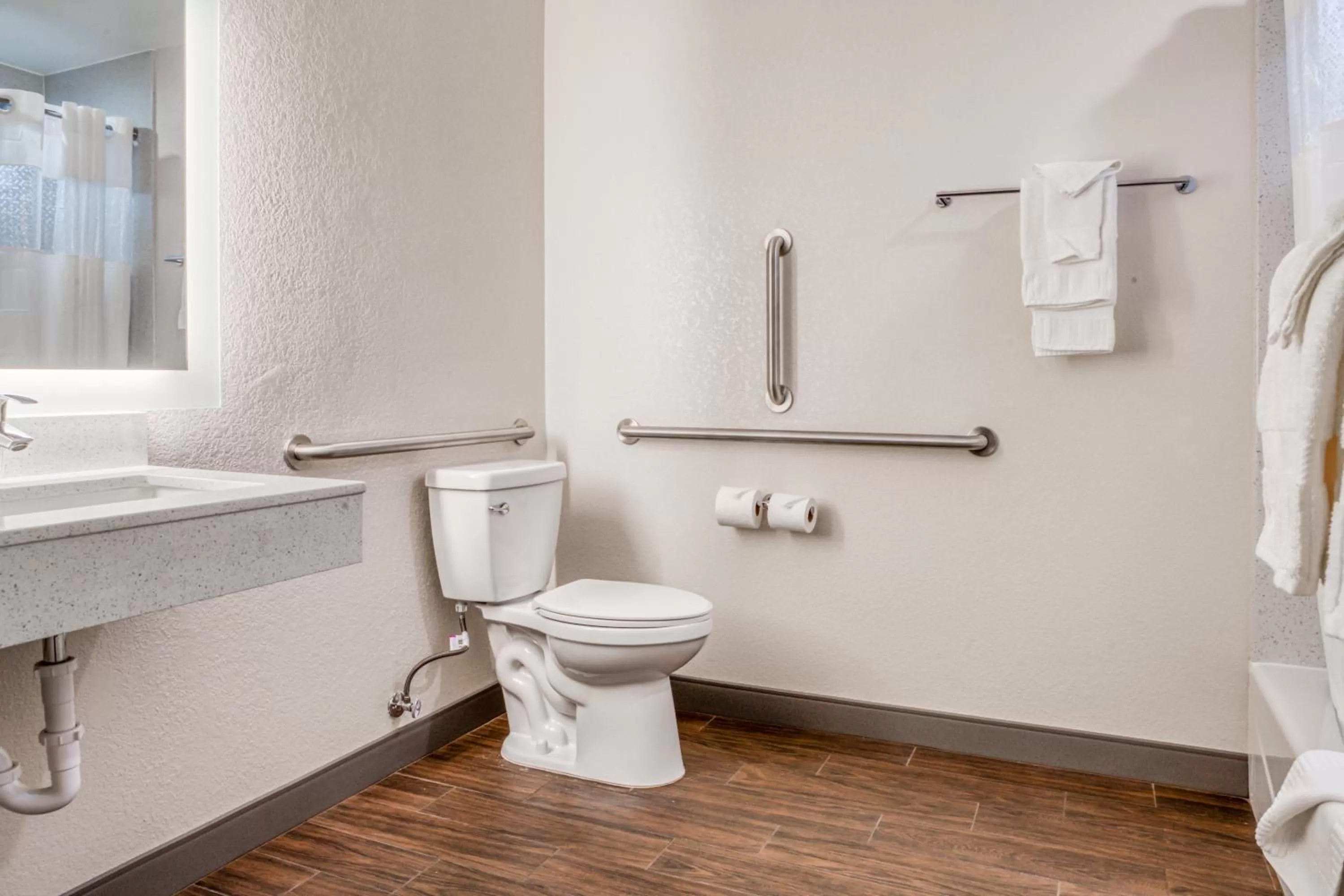 Bathroom in Creekside Inn Downtown