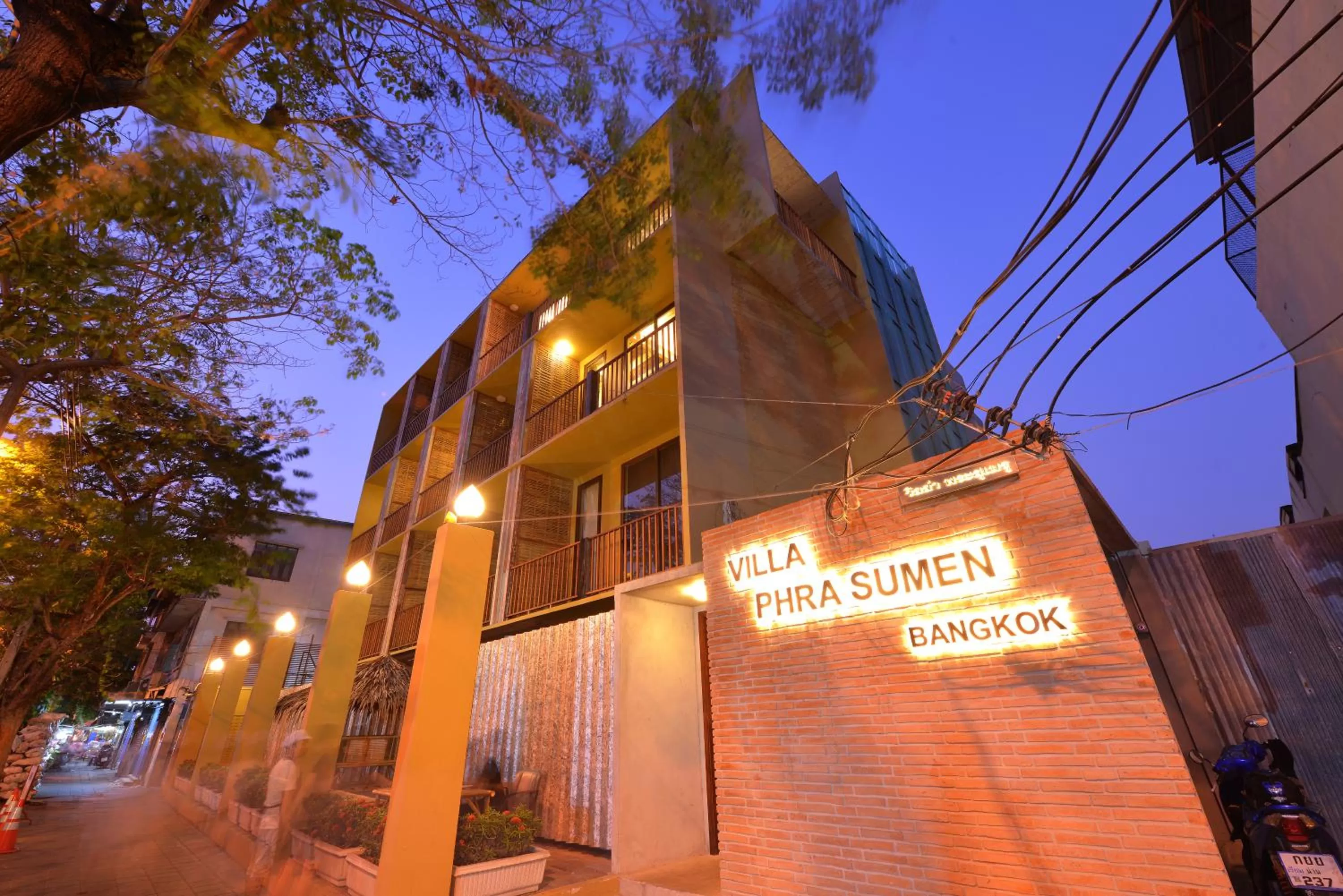 Facade/entrance in Villa Bangkok