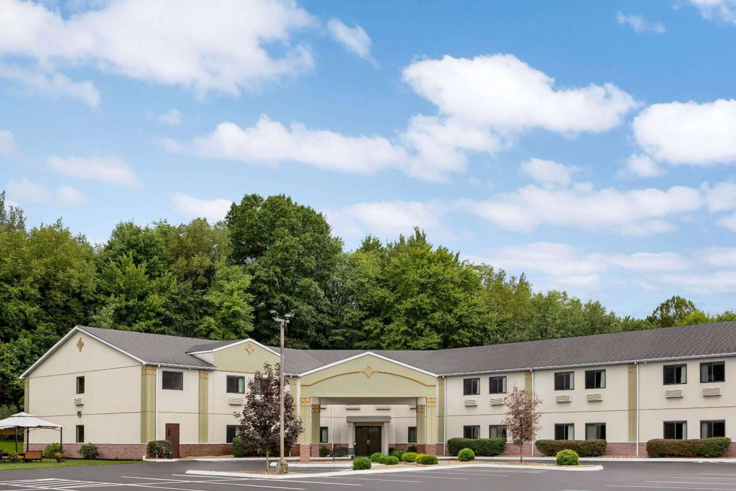 Property building in Super 8 by Wyndham Grove City