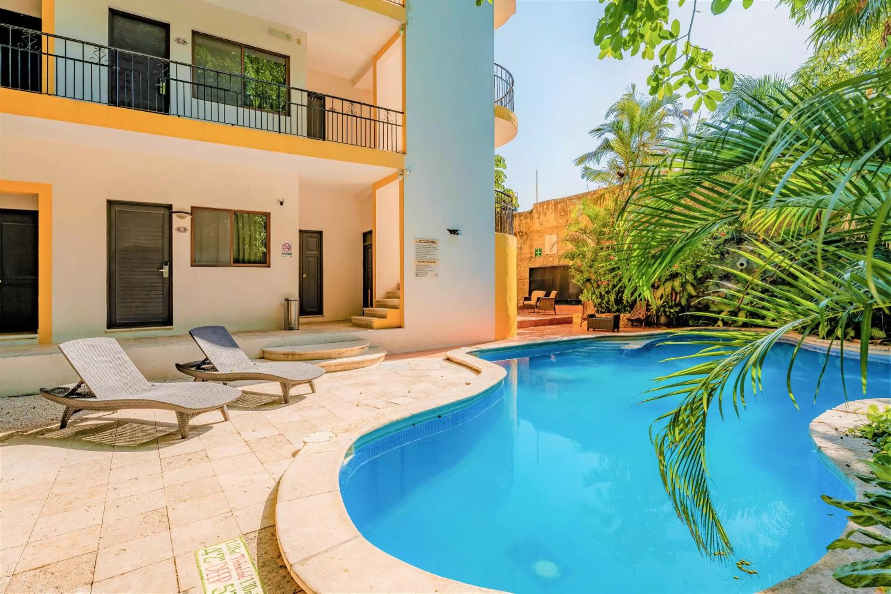 Swimming pool in Maison del Embajador