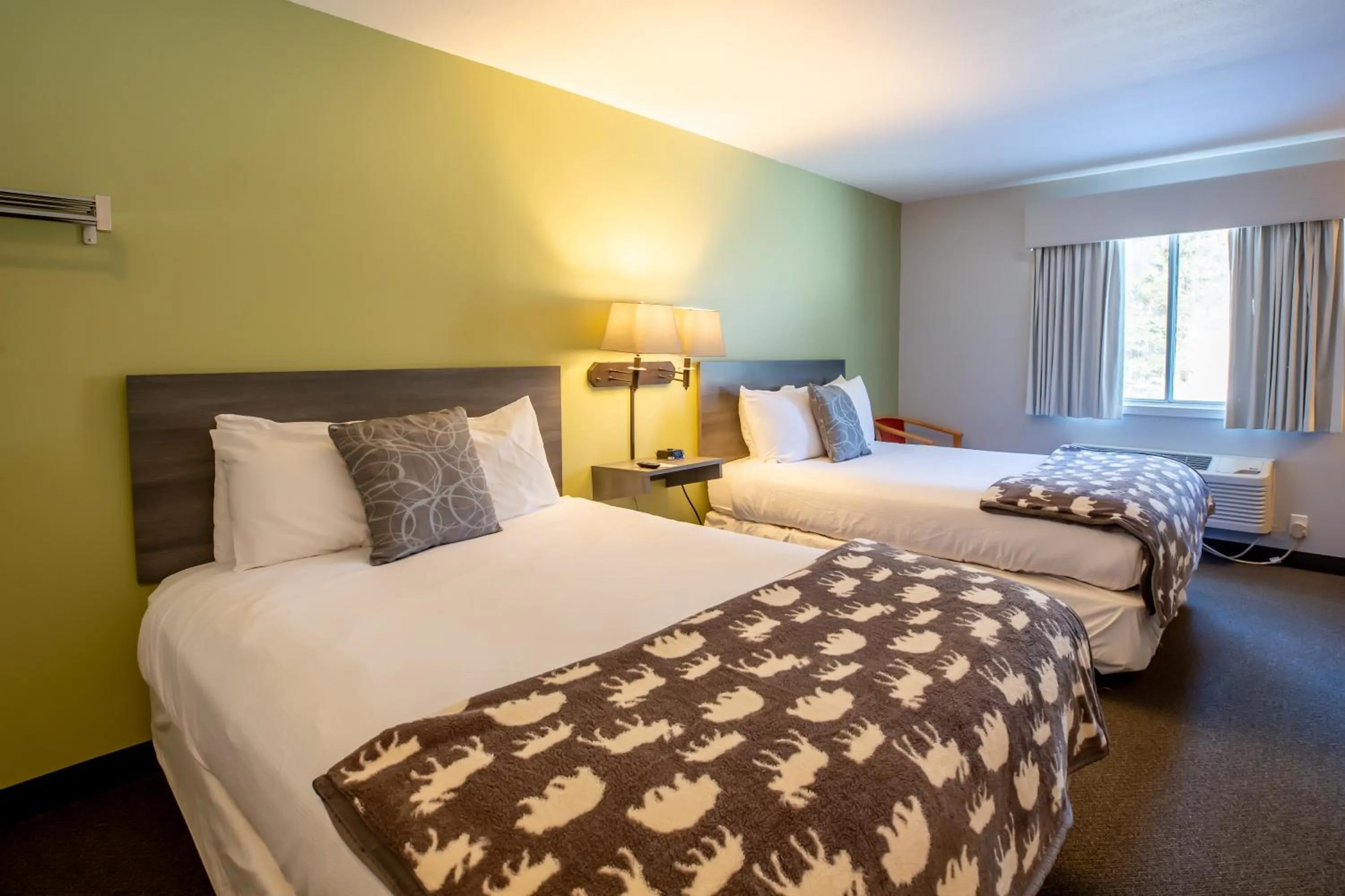 Bed in Mountain Inn at Lutsen