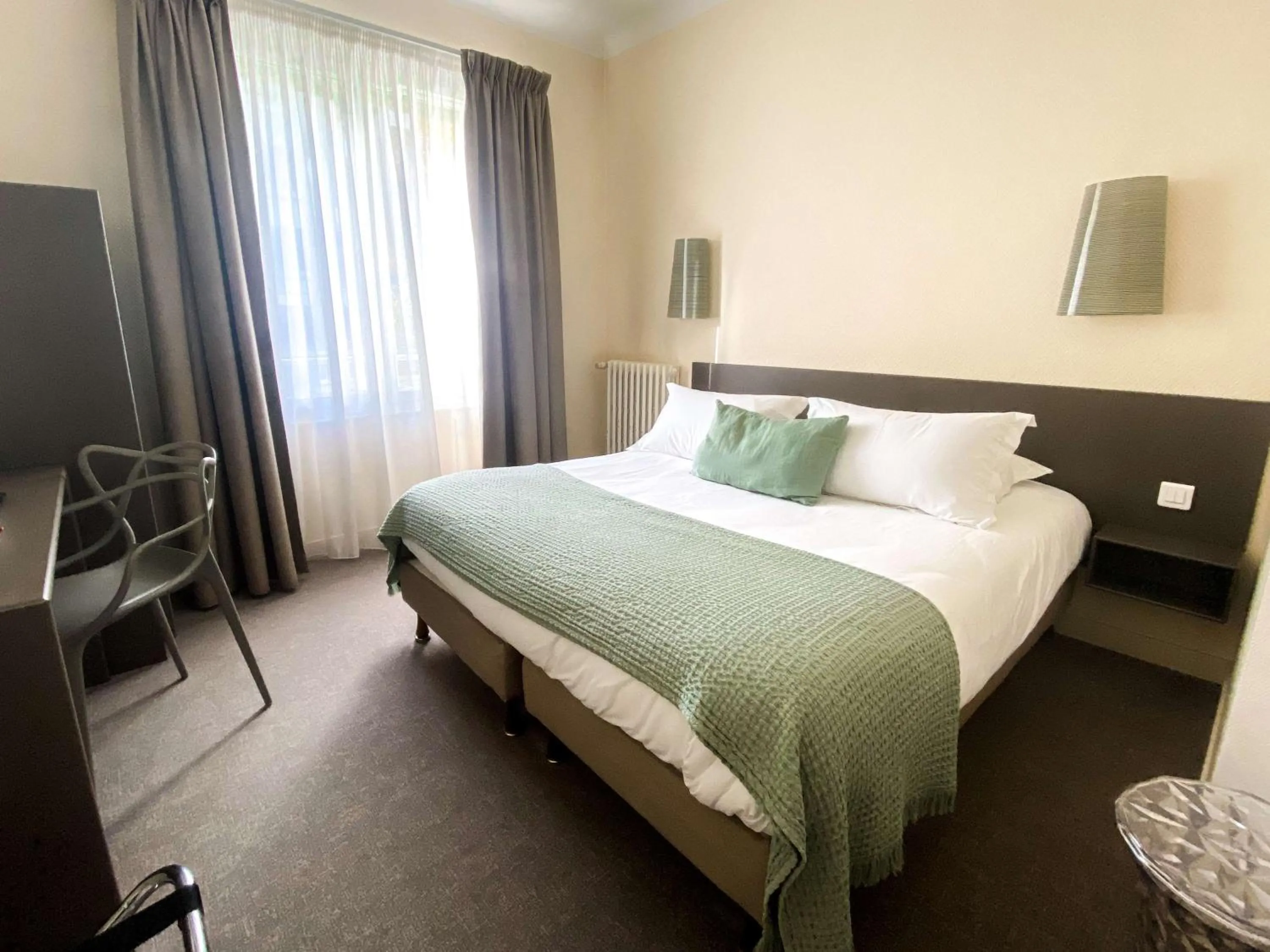 Bedroom, Bed in Hotel Le Sevigne - Sure Hotel Collection by Best Western