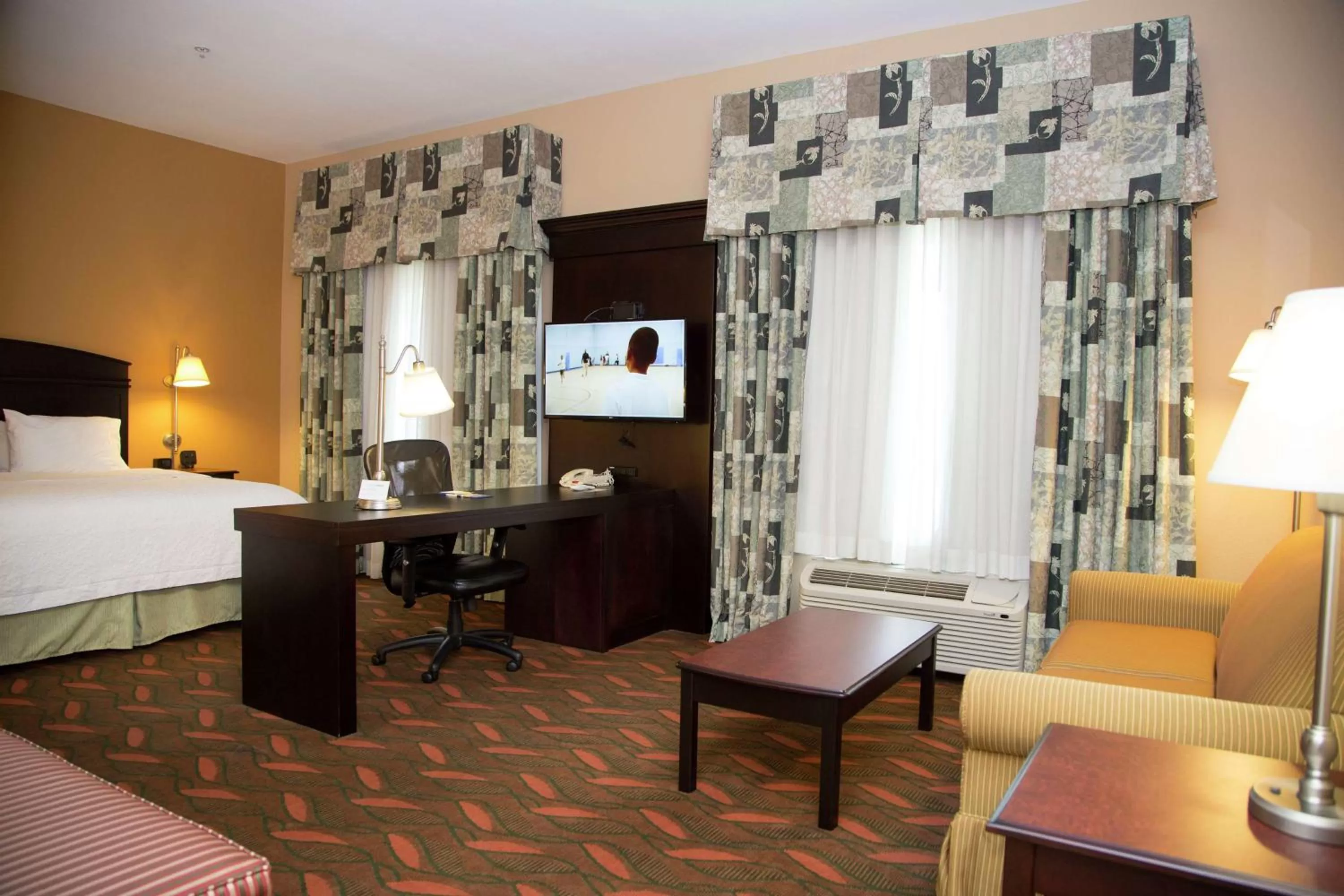 Bedroom, Bed in Hampton Inn & Suites Houston Rosenberg