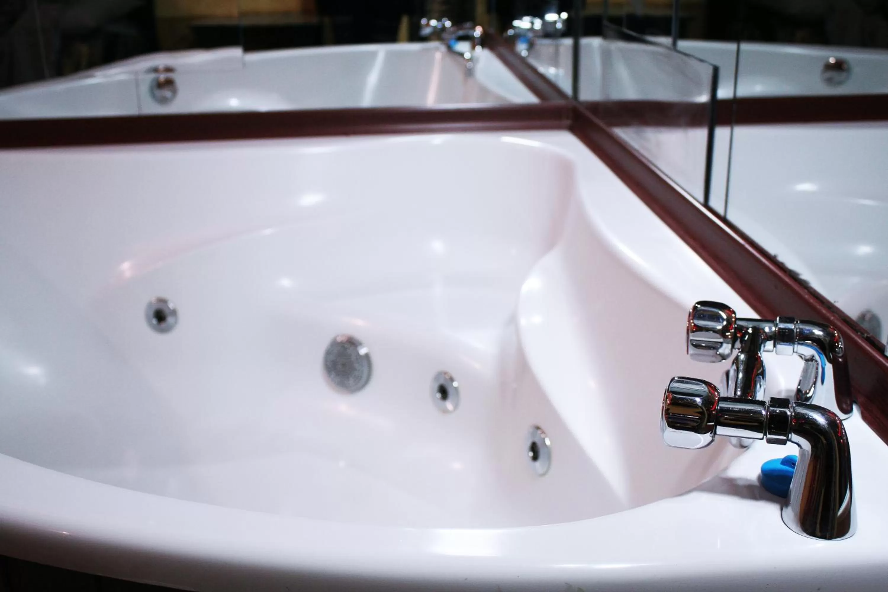 Hot Tub in MAMBA HOTEL - готель в укритті