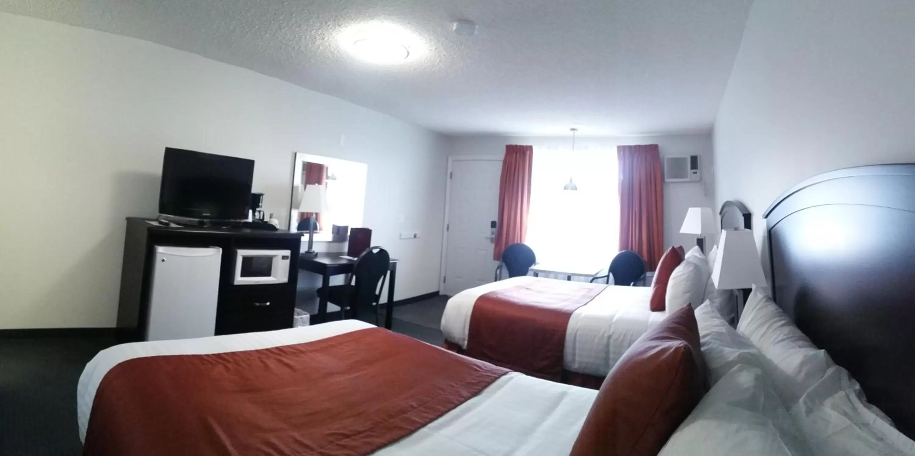 Bed in El Lobo Motel