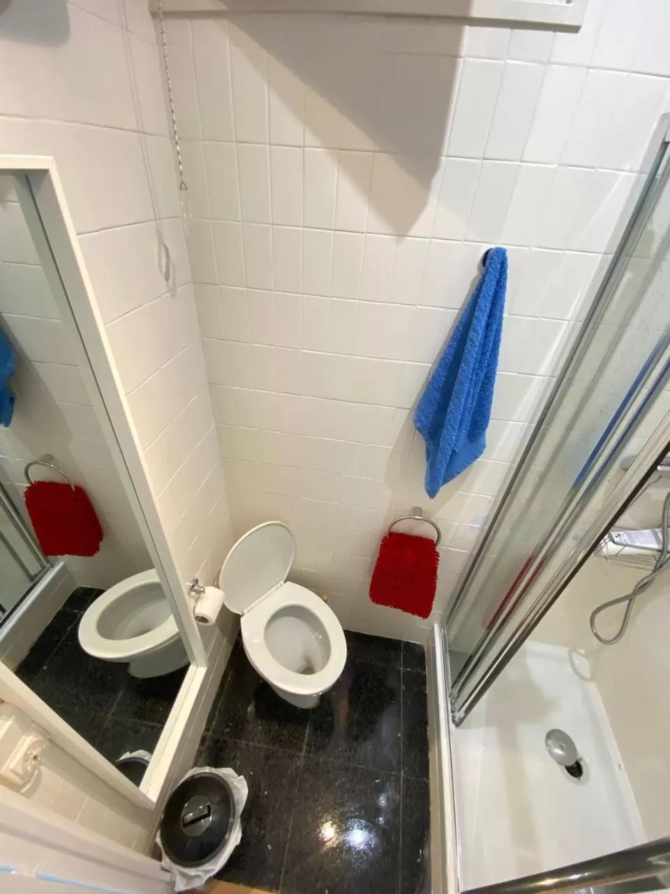 Bathroom in Habitaciones Rambla Catalunya