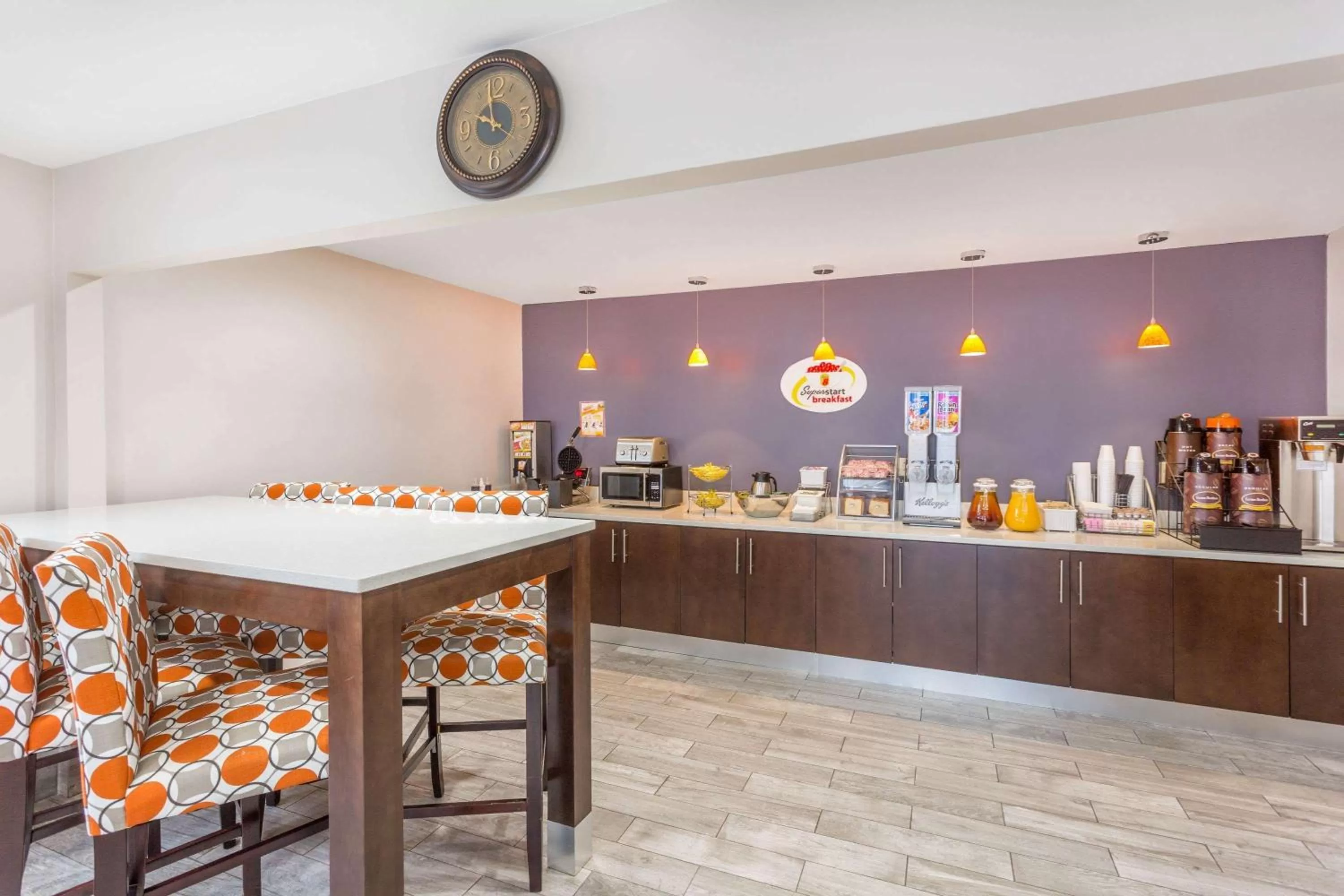 Restaurant/places to eat in Super 8 by Wyndham Locust Grove