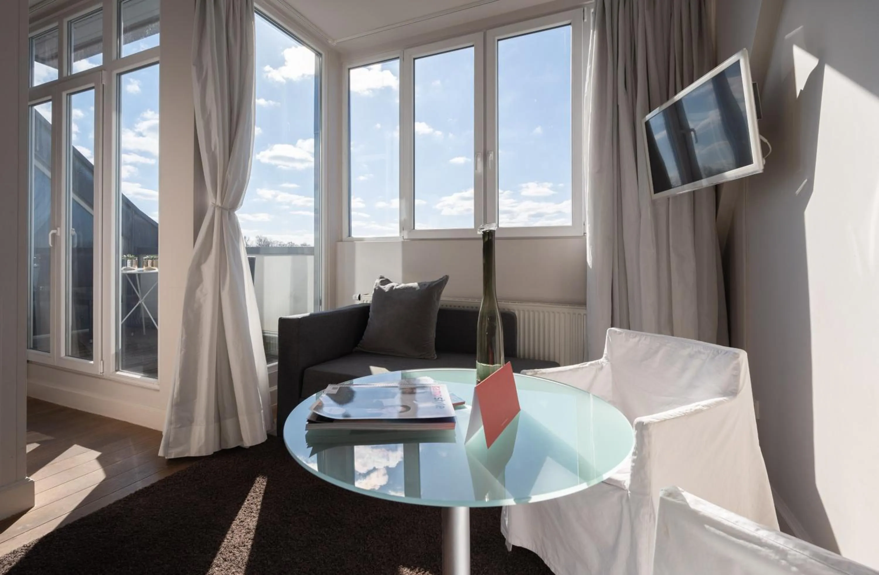 Living room in The New Yorker Hotel Köln-Messe