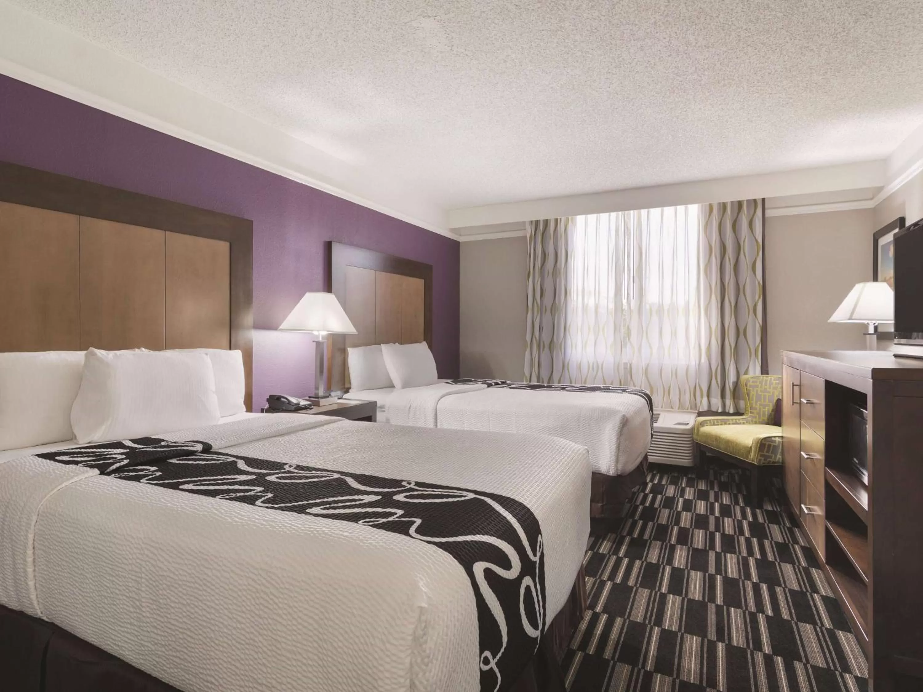 Photo of the whole room, Bed in La Quinta Inn by Wyndham Jupiter